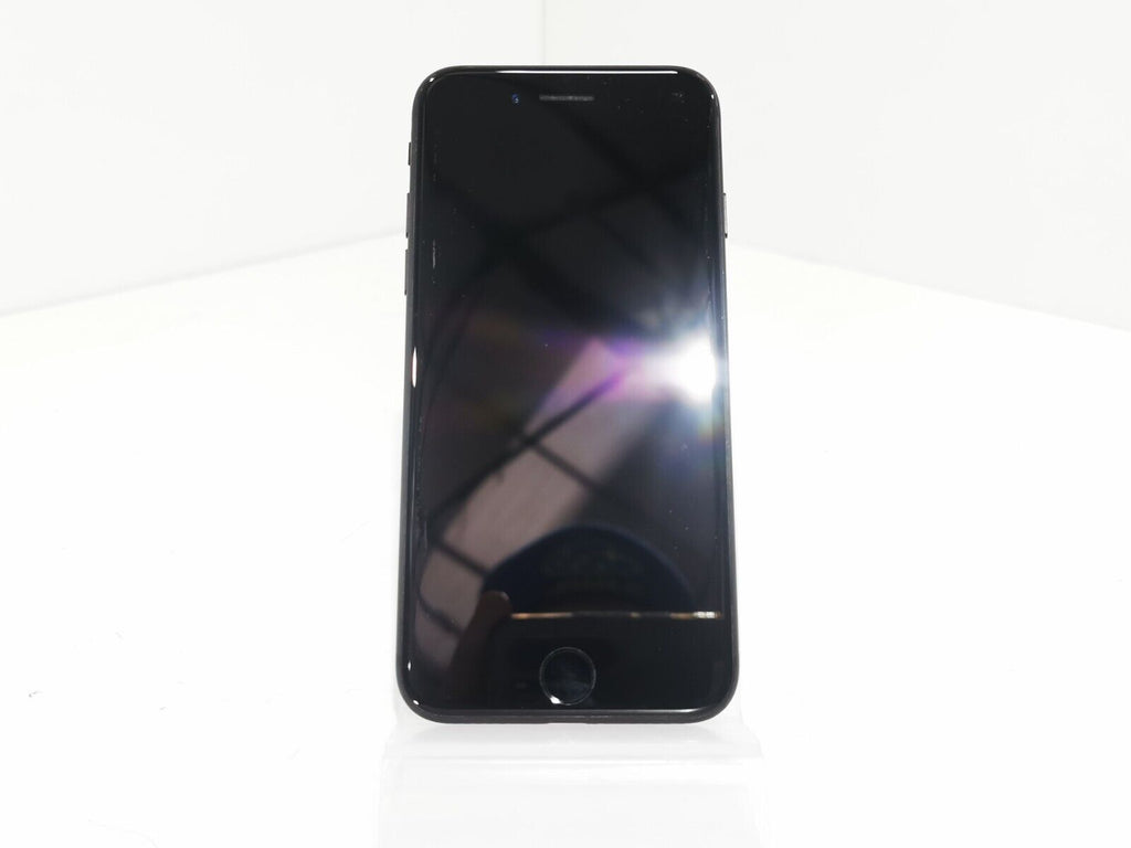 Apple iPhone 7 (A1778) - Black / 4.7