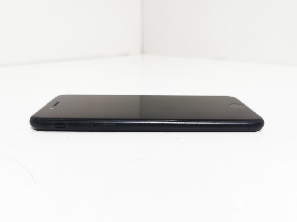 Apple iPhone 7 (A1778) - Black / 4.7