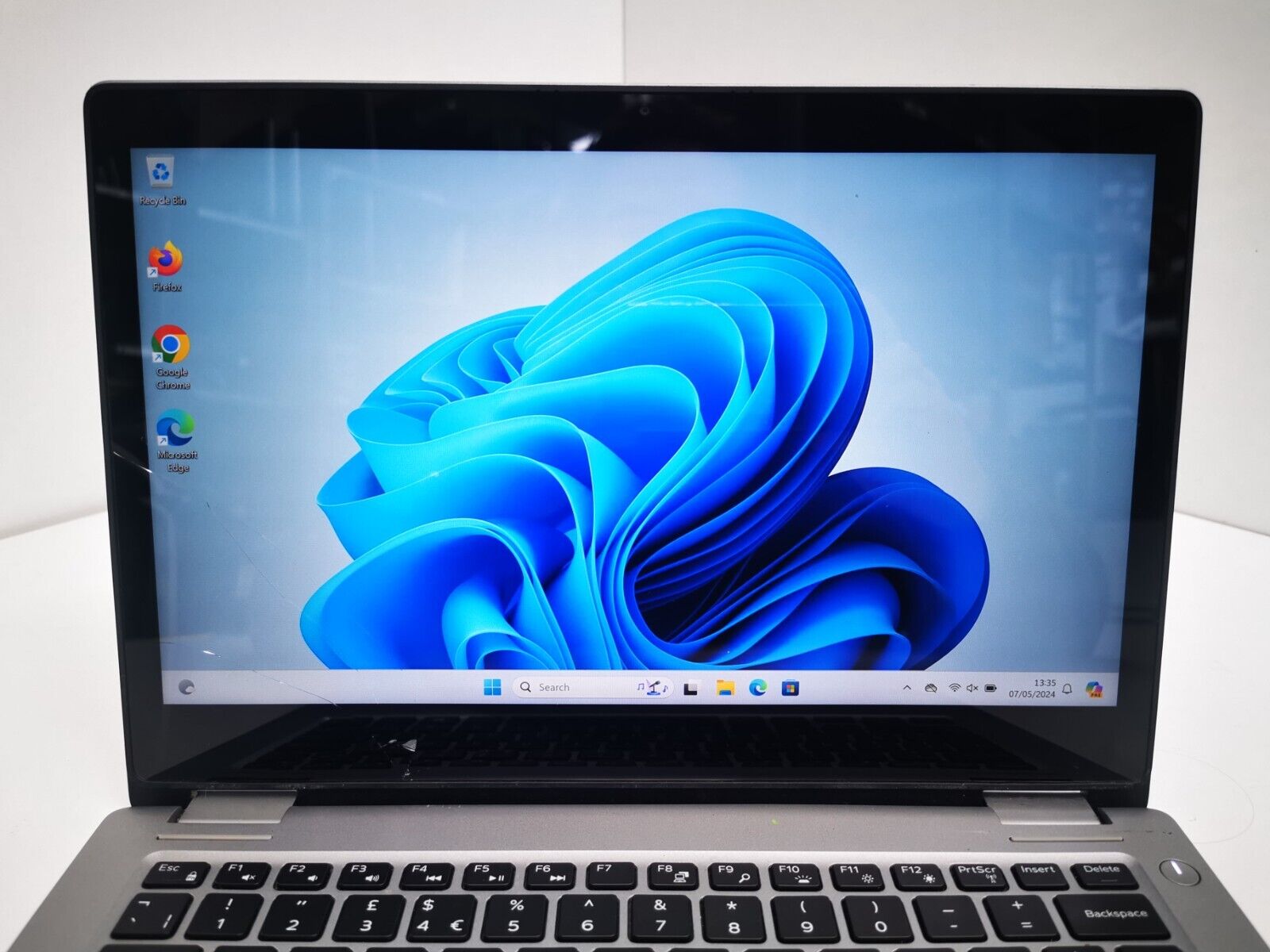 Dell Latitude 3310 2in1 13" Laptop - 8th Gen i3/8GB RAM/128GBGB SSD Cracked Srcn