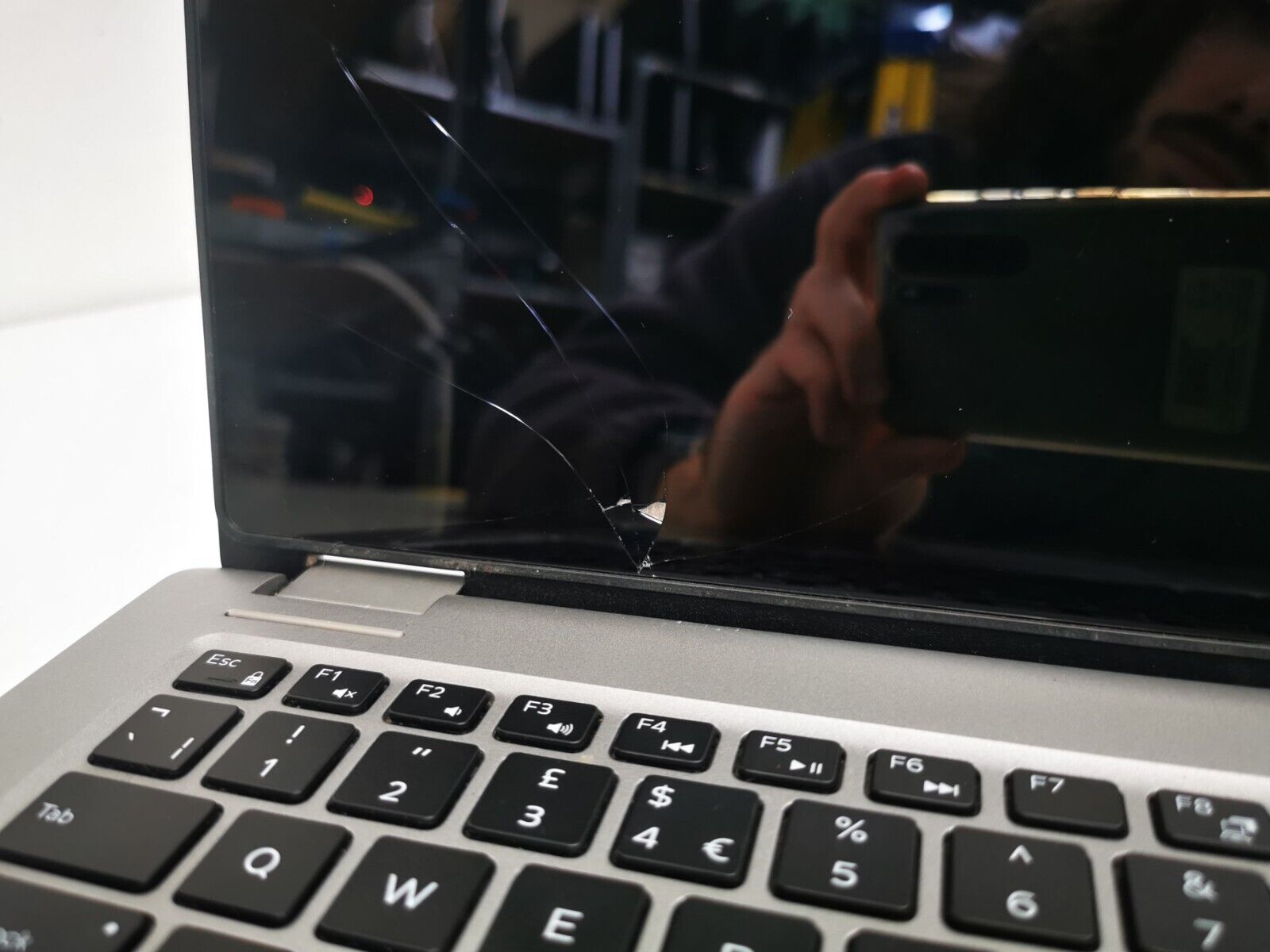 Dell Latitude 3310 2in1 13" Laptop - 8th Gen i3/8GB RAM/128GBGB SSD Cracked Srcn