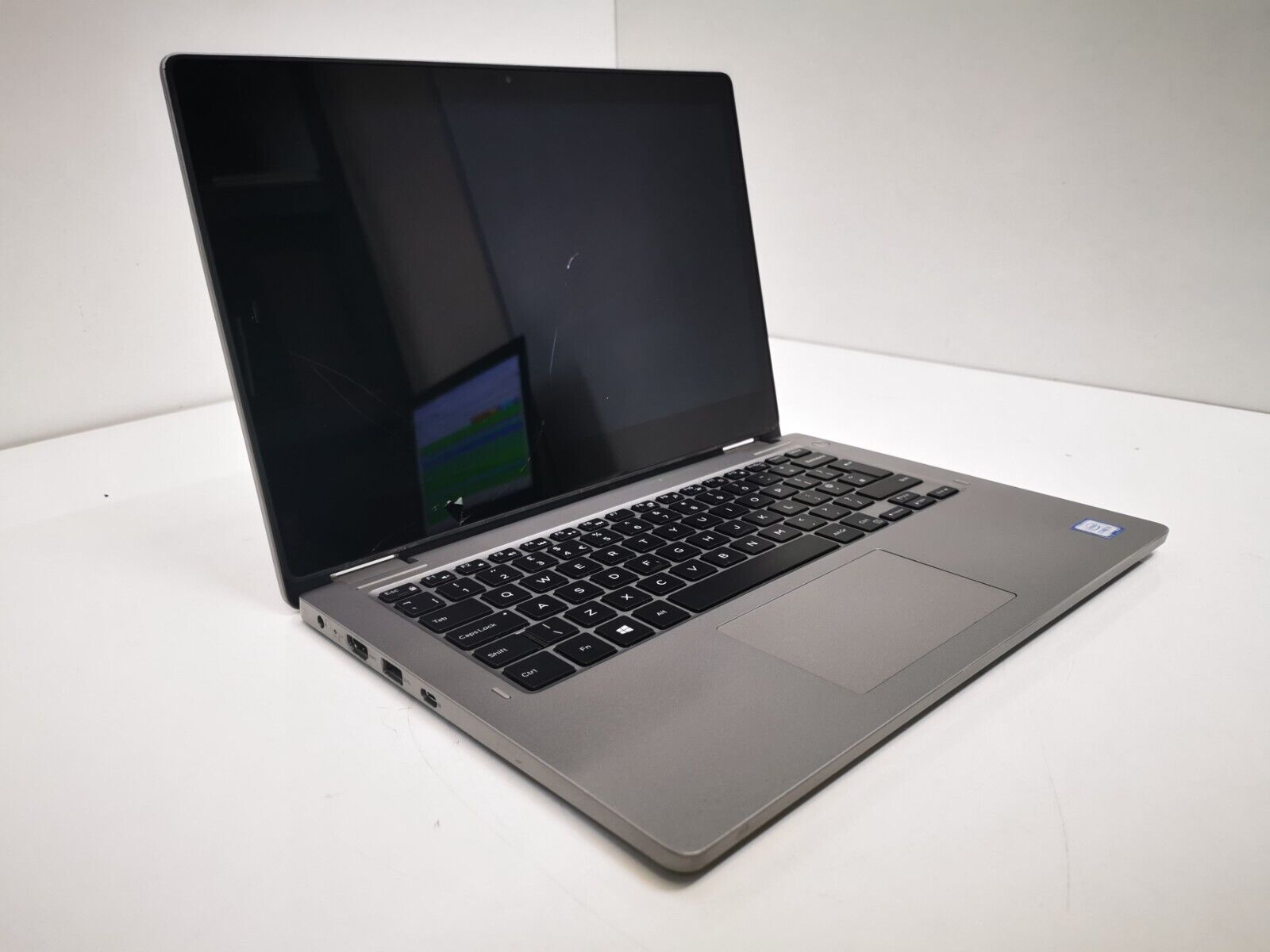 Dell Latitude 3310 2in1 13" Laptop - 8th Gen i3/8GB RAM/128GBGB SSD Cracked Srcn