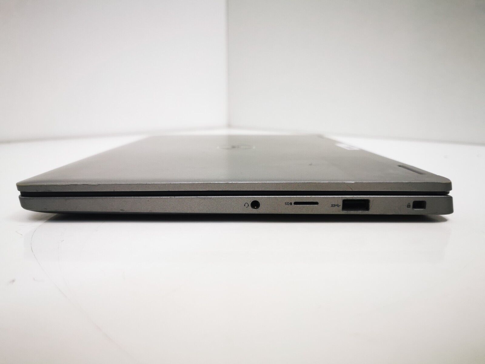 Dell Latitude 3310 2in1 13" Laptop - 8th Gen i3/8GB RAM/128GBGB SSD Cracked Srcn