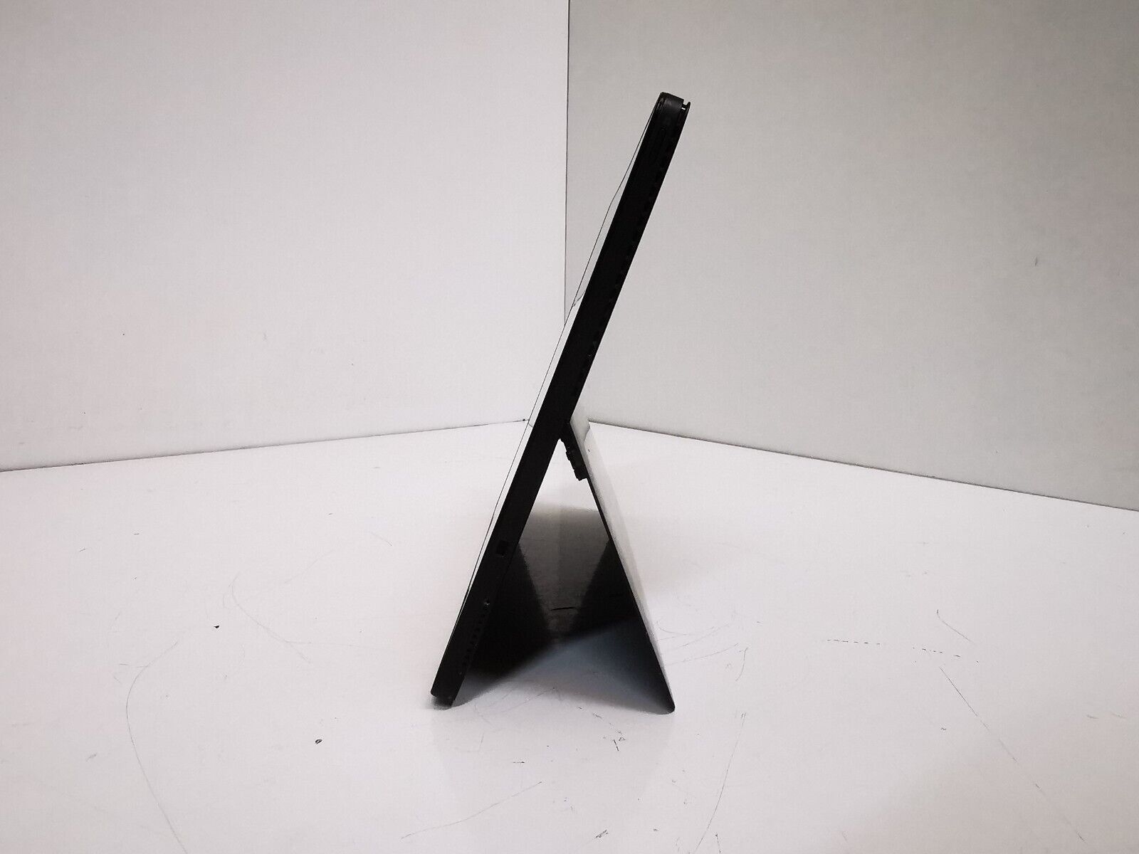 Dell Latitude 5285 2-in-1 - 7th Gen i5/8GB RAM/256GB SSD/Win 11 Pro - Defects