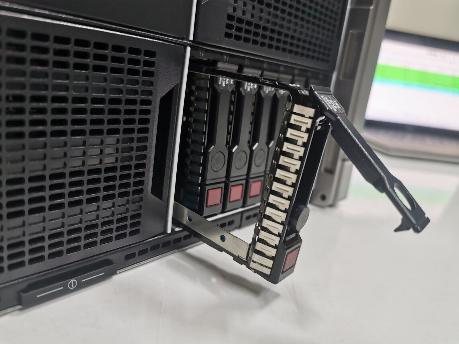 HP ProLiant ML350 G9 Rack Server - Xeon E5-2620 v3 @ 2.4GHz / 32GB RAM / NO HDD