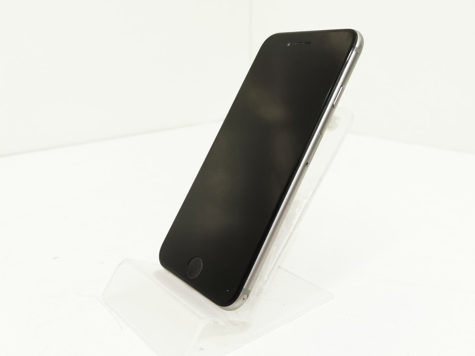 Apple iPhone 6 (A1586) - Silver / 4.7