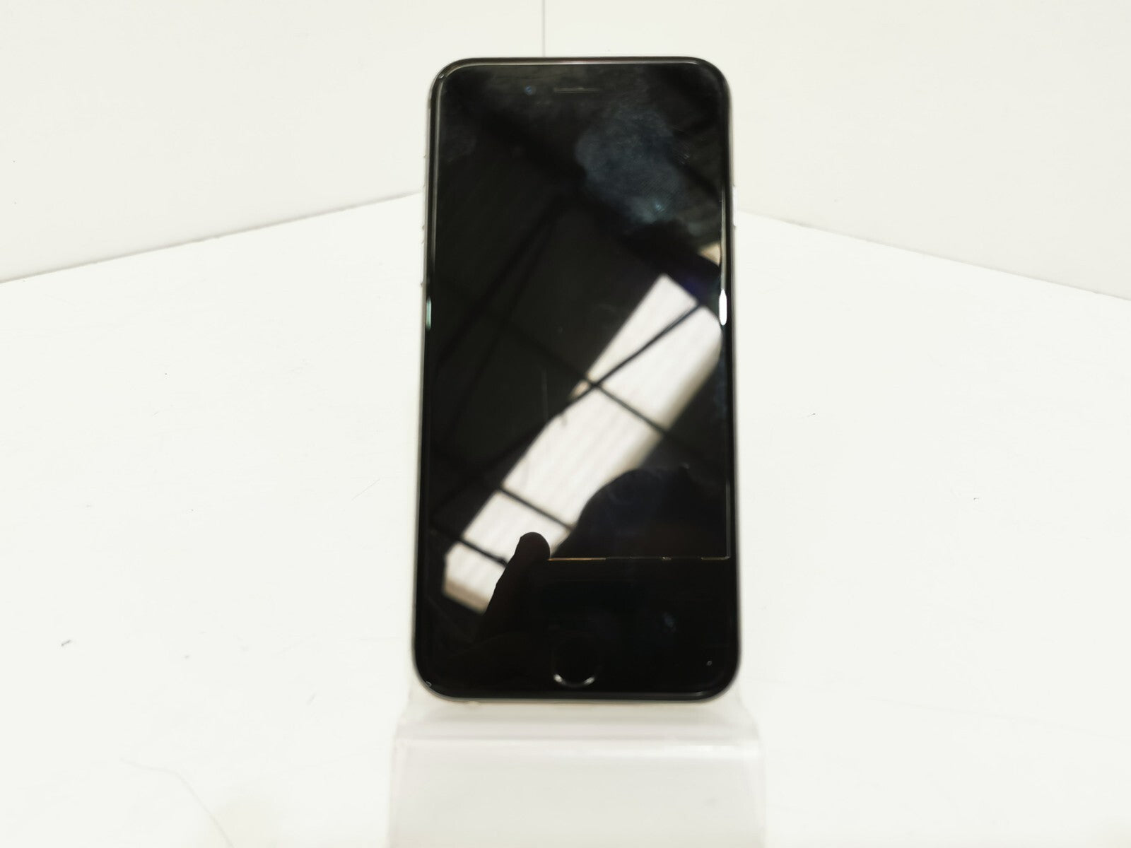 Apple iPhone 6 (A1586) - Silver / 4.7