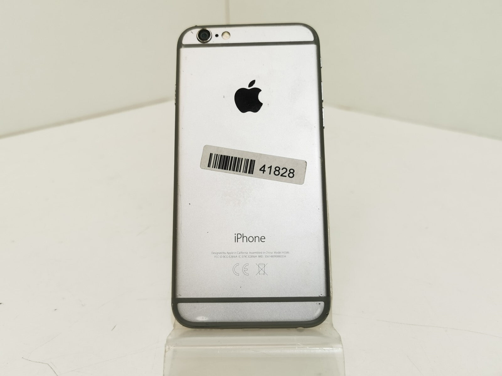 Apple iPhone 6 (A1586) - Silver / 4.7