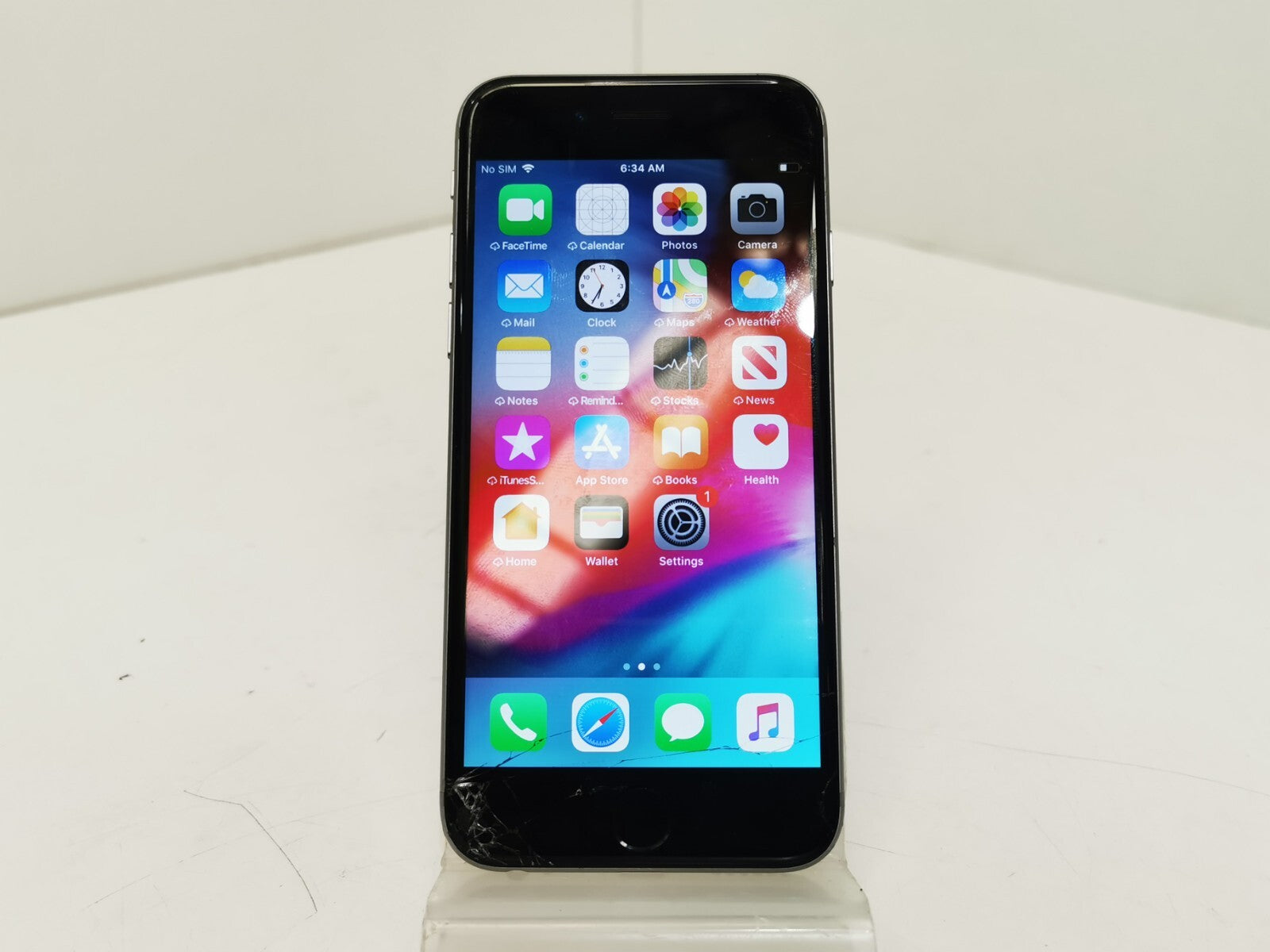 Apple iPhone 6 (A1586) - Silver / 4.7" / 32GB / 8MP Camera / iOS 12 / EE Locked