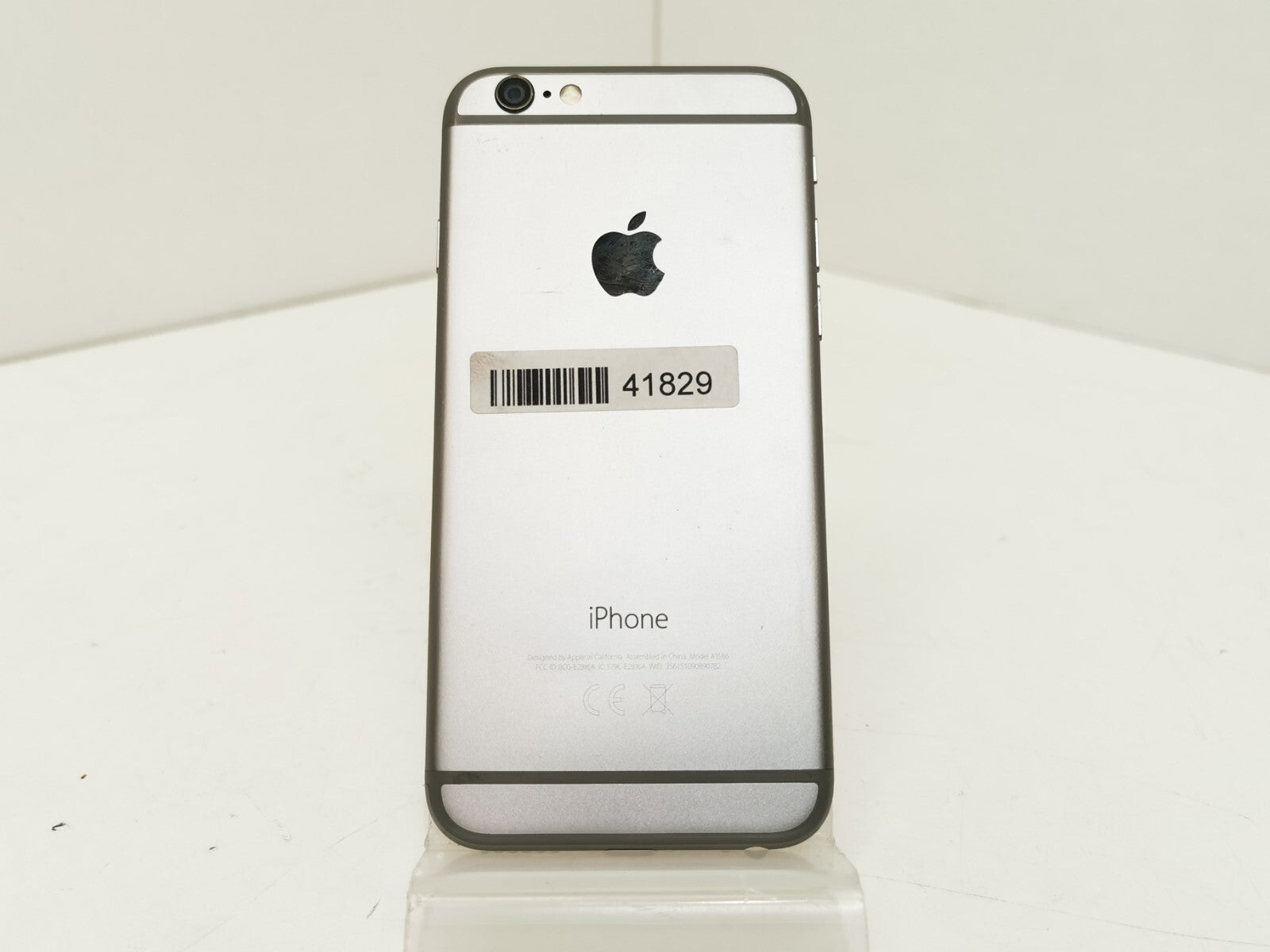 Apple iPhone 6 (A1586) - Silver / 4.7