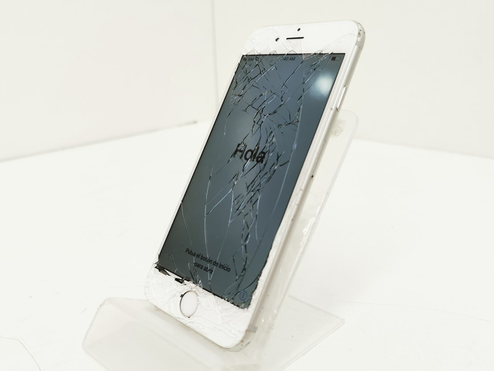 Apple iPhone 6 (A1586) - Silver / 4.7