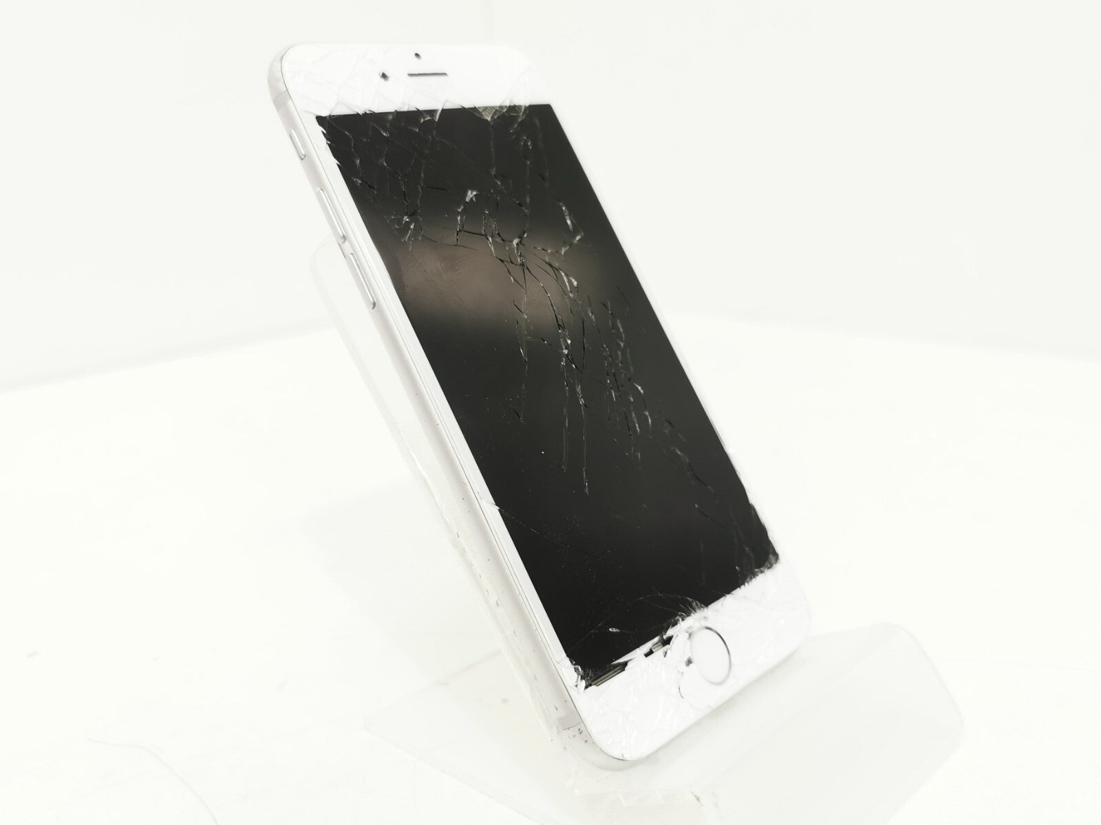 Apple iPhone 6 (A1586) - Silver / 4.7