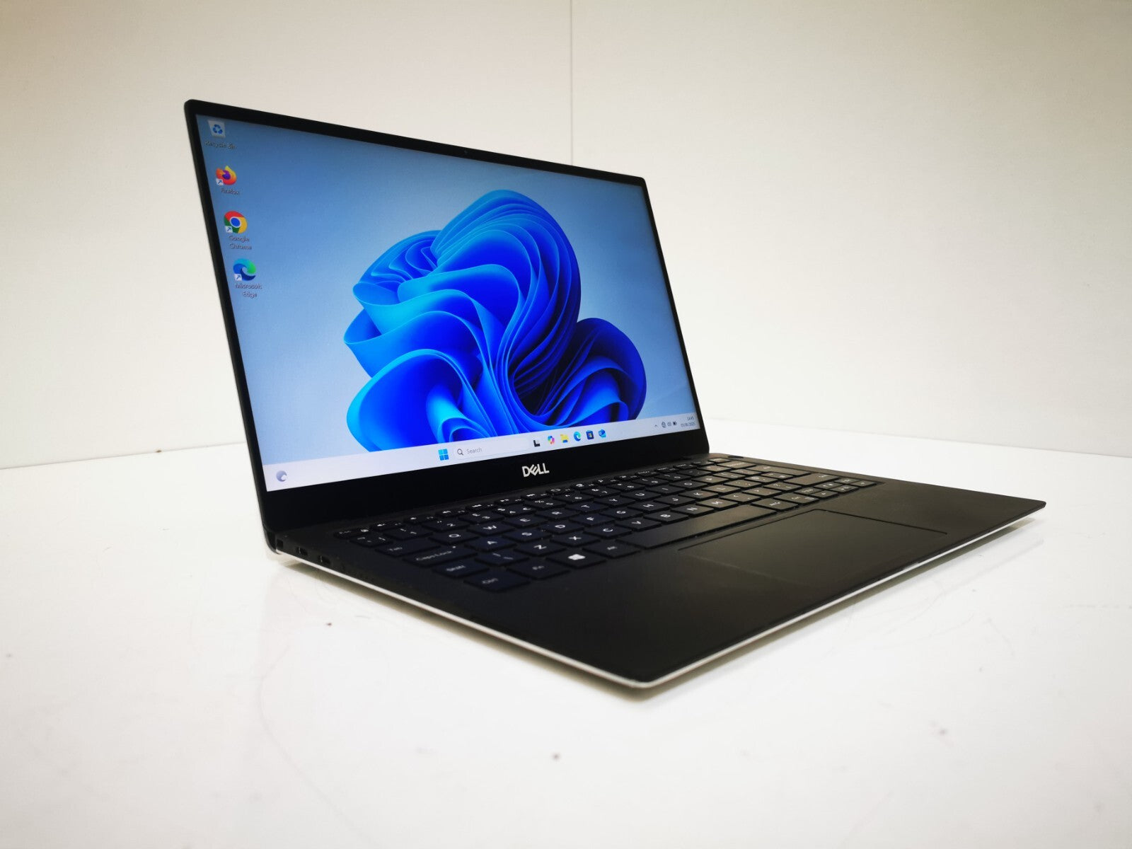 Dell XPS 13 9380 13" Laptop - 8th Gen i7/16GB RAM/512GB NVMe SSD/Win 11 Pro