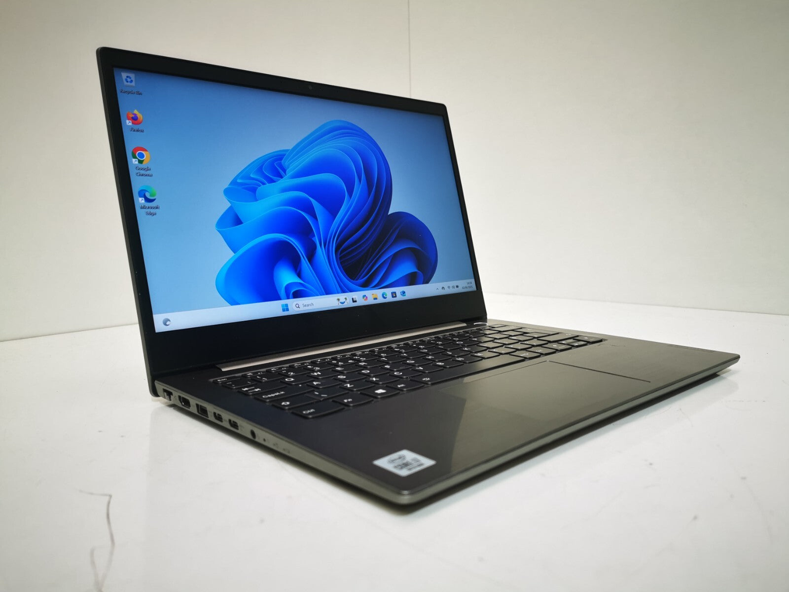 Lenovo 14-IML 14" Laptop - 10th Gen i7 / 16GB RAM / 256GB SSD / Windows 11 Pro