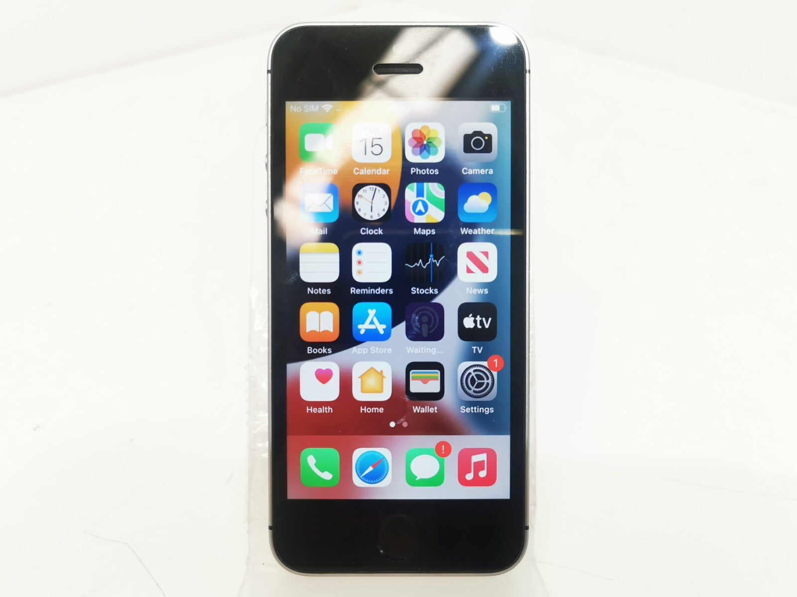 Apple iPhone SE (1st Gen A1723) - Grey / 4" / 32GB / 12MP Camera / Vodafone