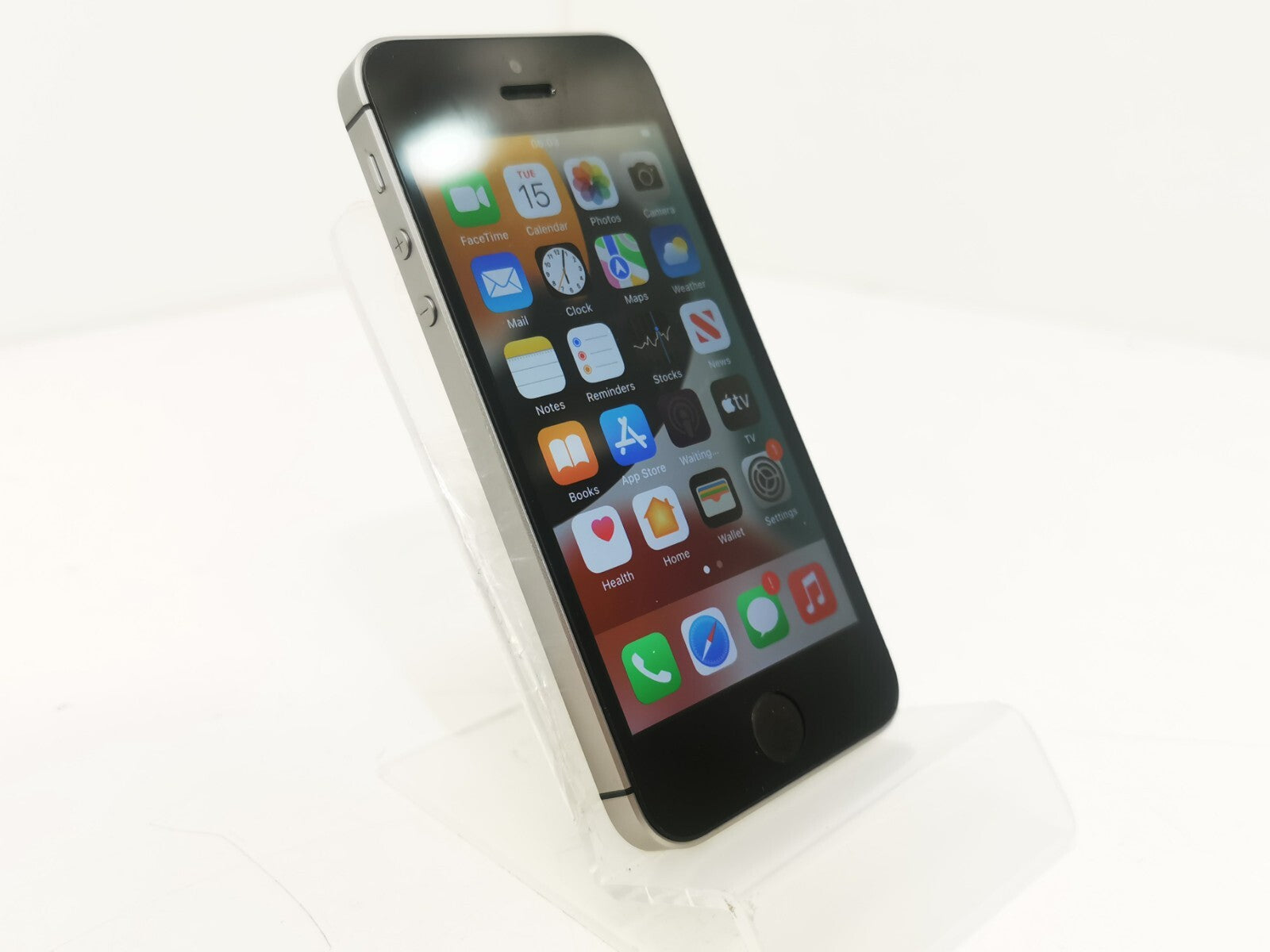 Apple iPhone SE (1st Gen A1723) - Grey / 4