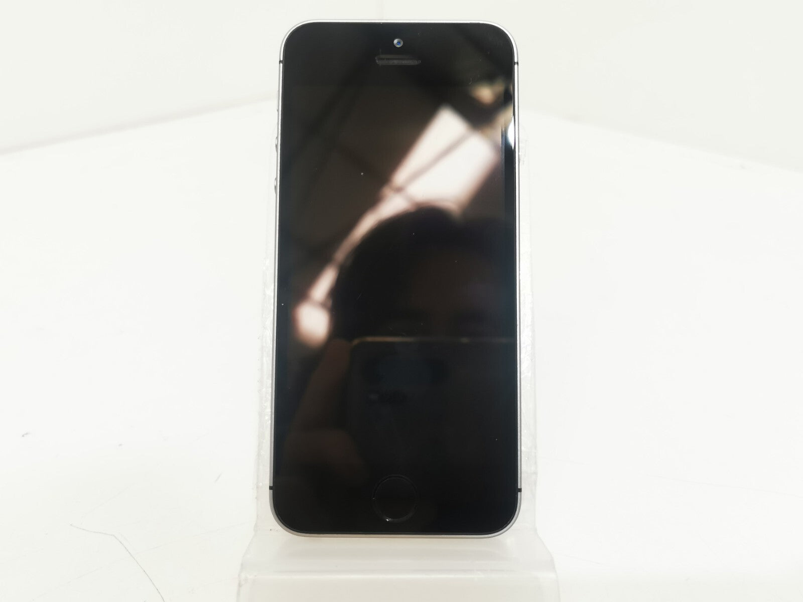 Apple iPhone SE (1st Gen A1723) - Grey / 4