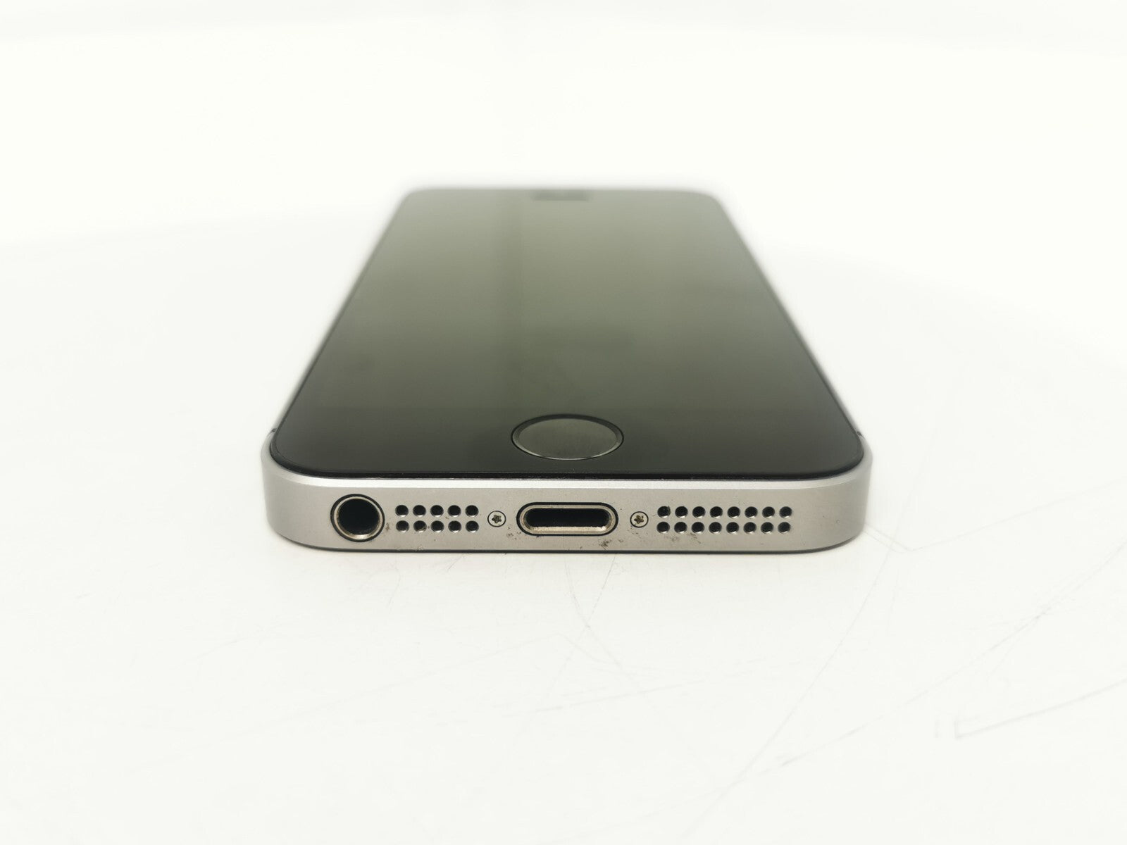 Apple iPhone SE (1st Gen A1723) - Grey / 4" / 32GB / 12MP Camera / Vodafone