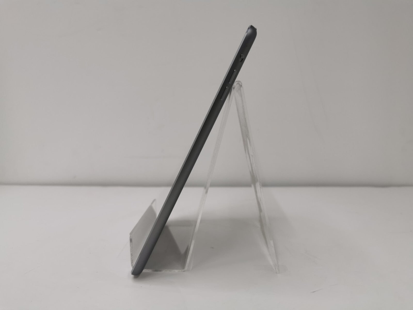 Apple iPad Mini 2 - 7.9" / Space Gray / 16GB / iOS 12 - UK