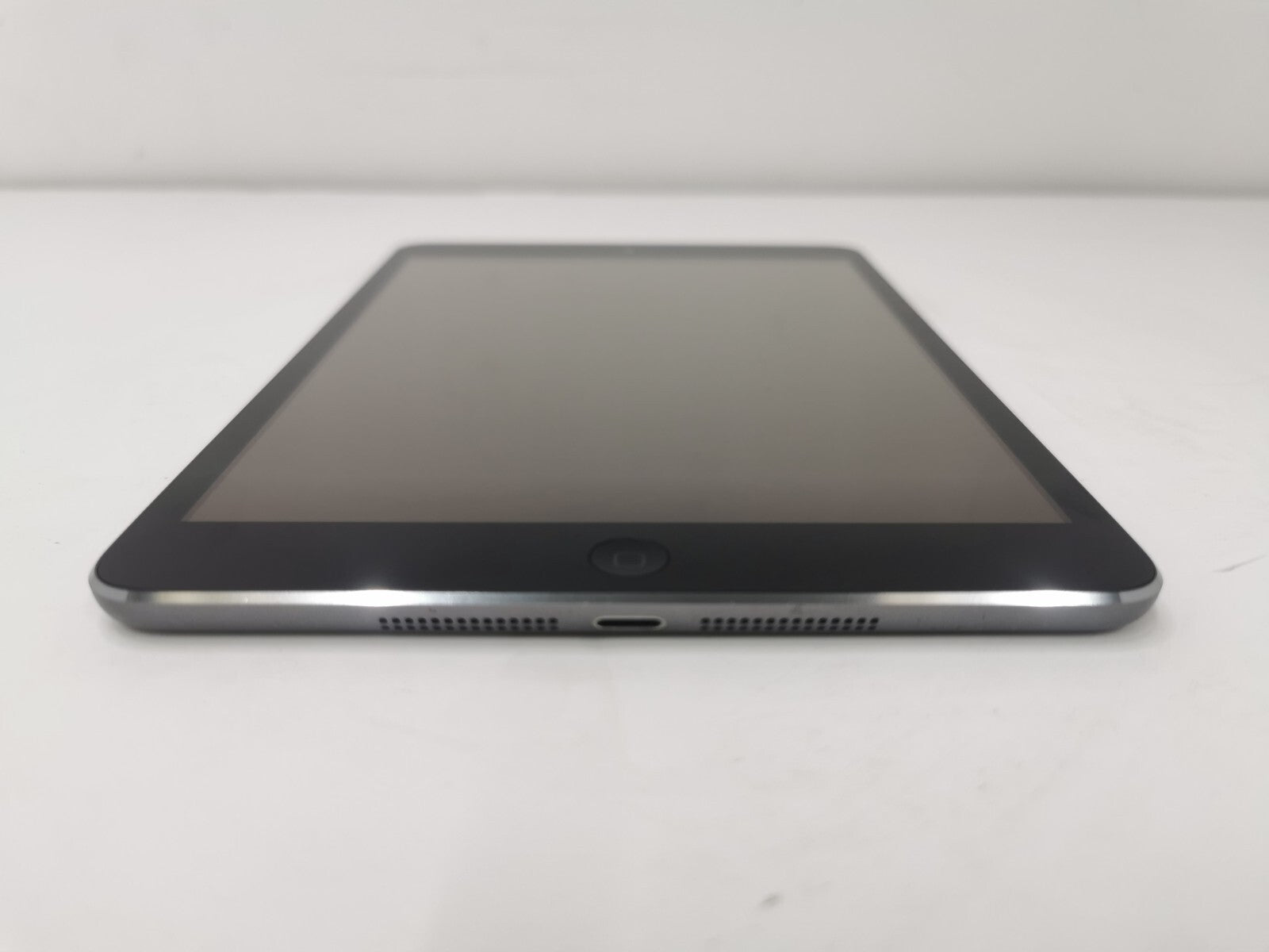 Apple iPad Mini 2 - 7.9" / Space Gray / 16GB / iOS 12 - UK