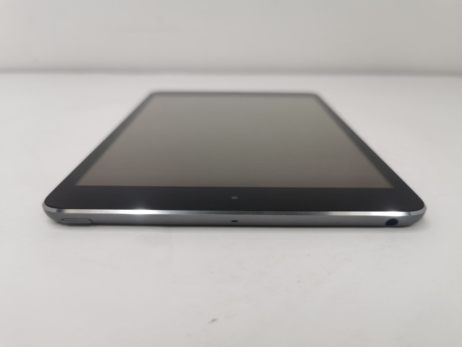 Apple iPad Mini 2 - 7.9" / Space Gray / 16GB / iOS 12 - UK