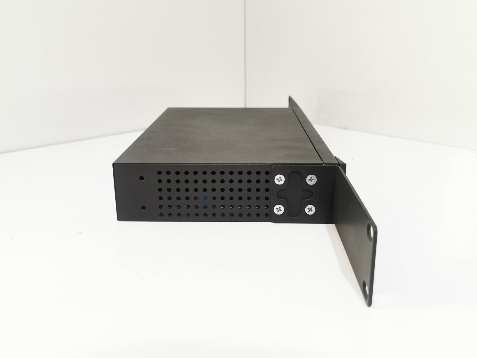 HP 2520G-8 J9298A 8 Port PoE Gigabit Network Ethernet Switch - No Power Supply