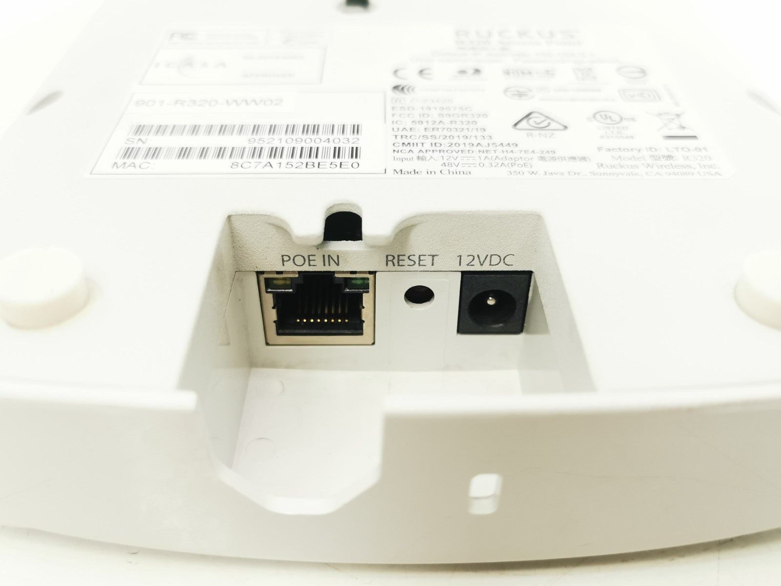 Ruckus Wireless - Ruckus R320 Wireless Access Point - White.