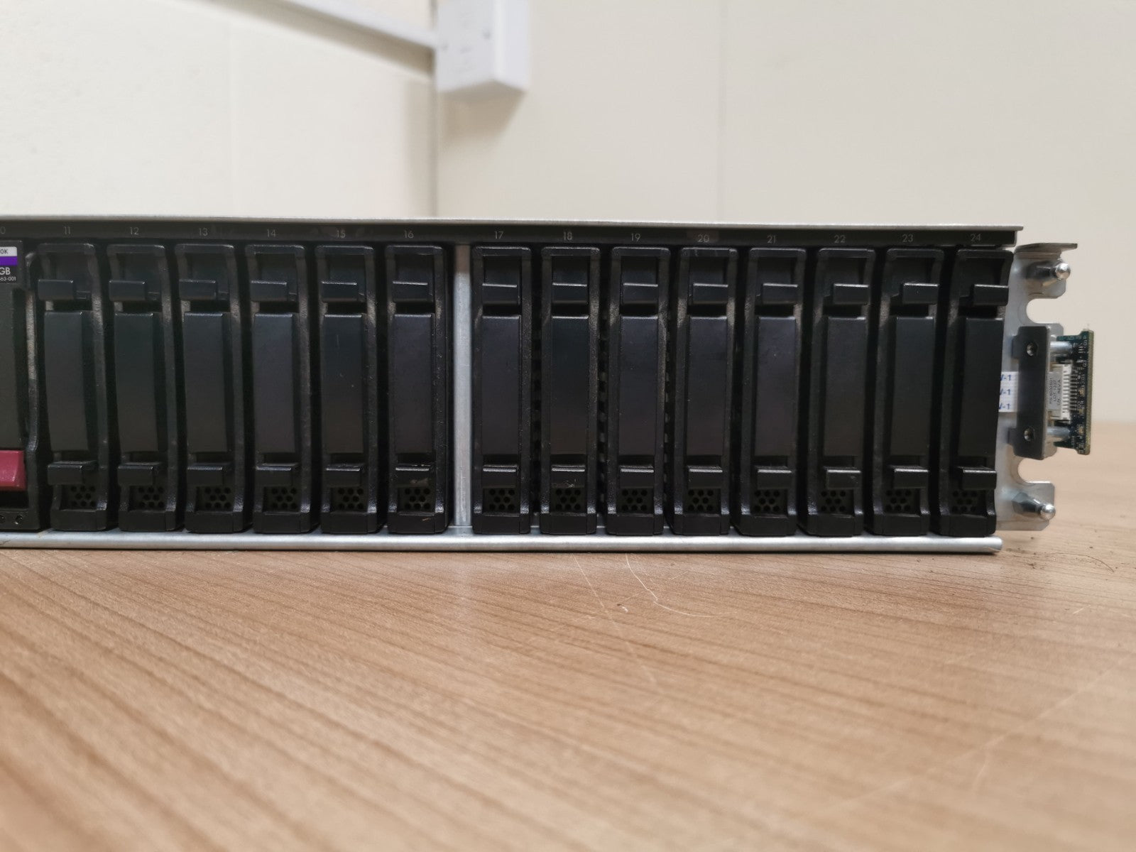 HP MSA P2000 G3 Disk Array 24x 2.5" SAS Hard Drive Bay AW597A 10x 900GB 10k SAS