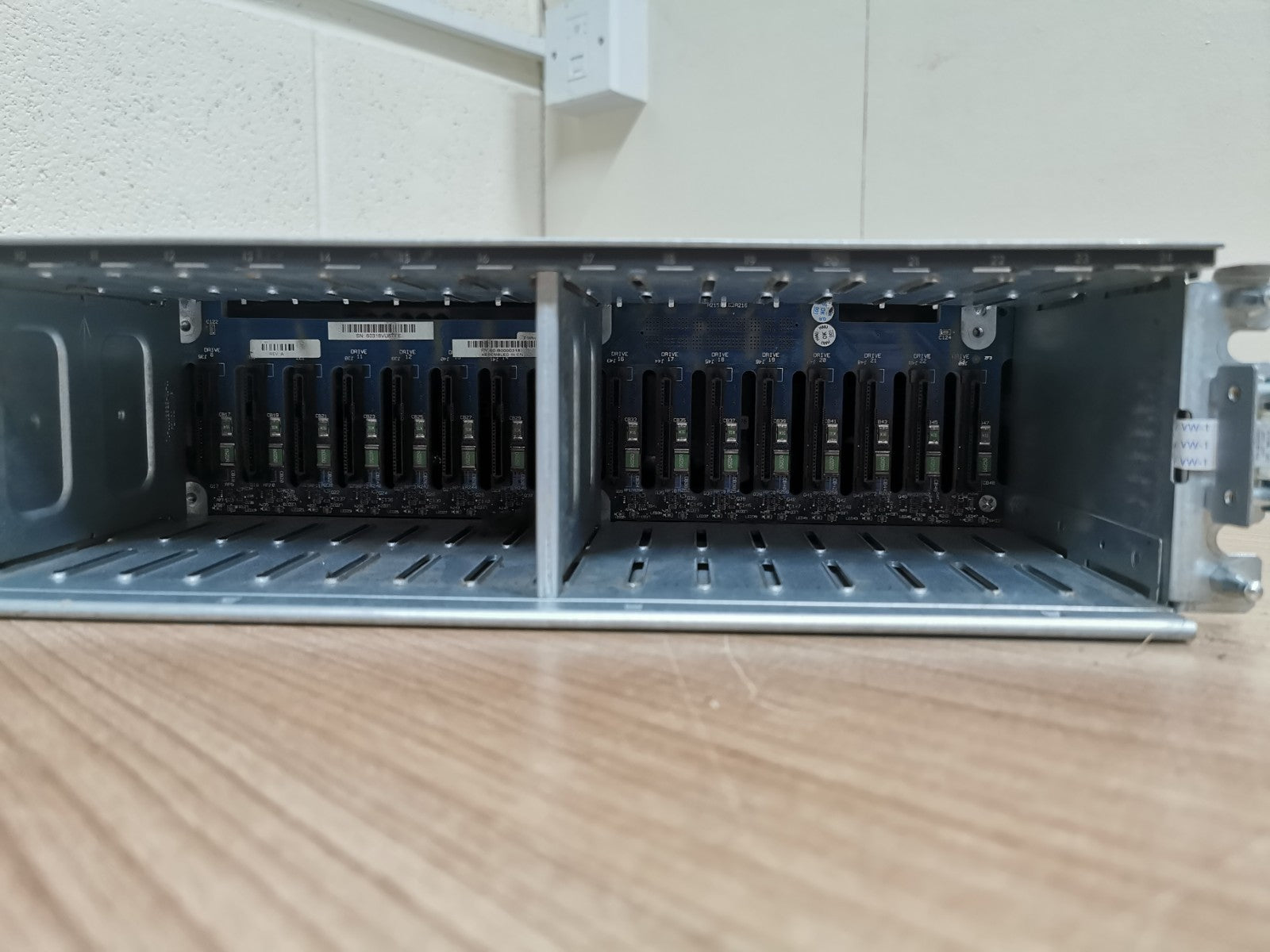 HP MSA P2000 G3 Disk Array 24x 2.5" SAS Hard Drive Bay AW597A 10x 900GB 10k SAS