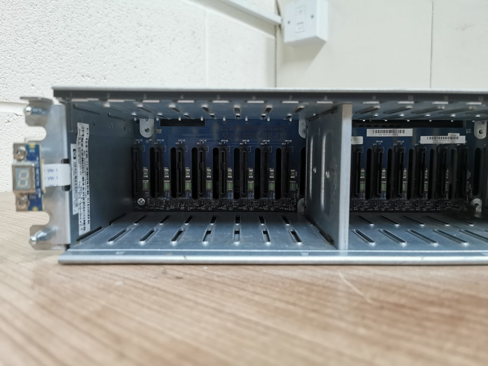 HP MSA P2000 G3 Disk Array 24x 2.5" SAS Hard Drive Bay AW597A 10x 900GB 10k SAS