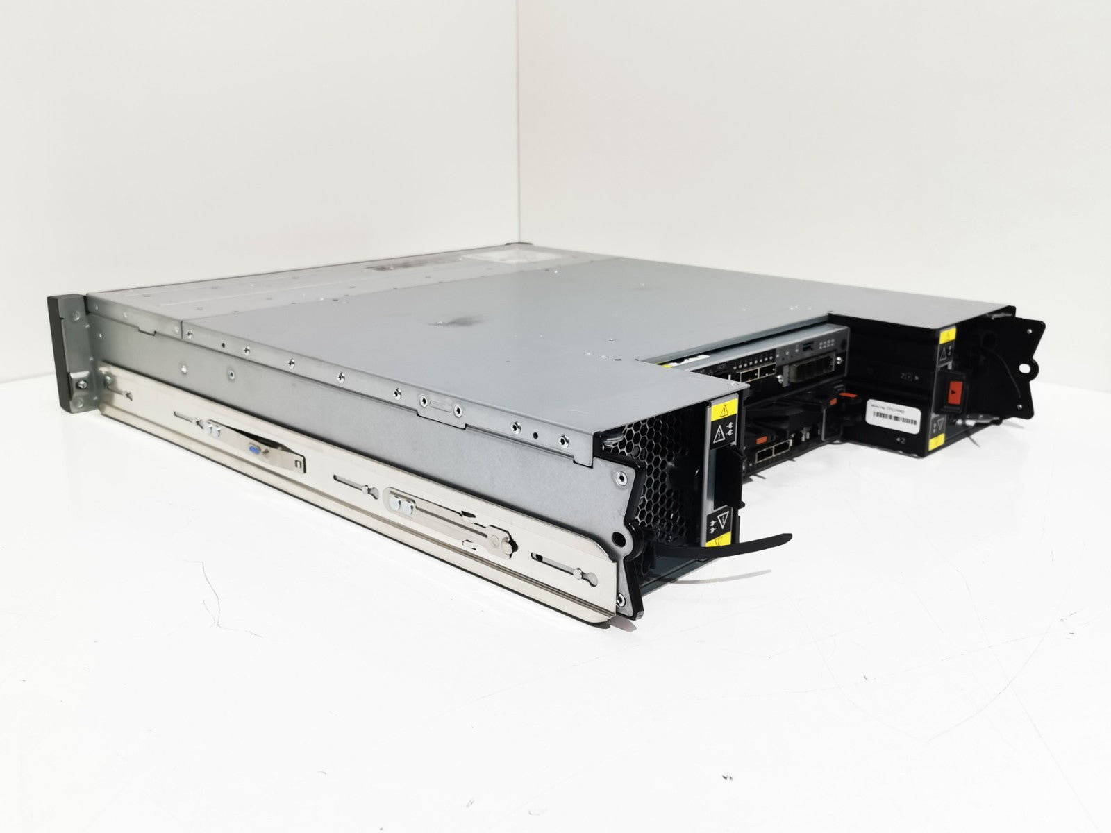Dell Compellent SC4020 2U 24x 2.5 -  Storage Array 2x 12G-SAS4 - 16x 600GB 15k!!