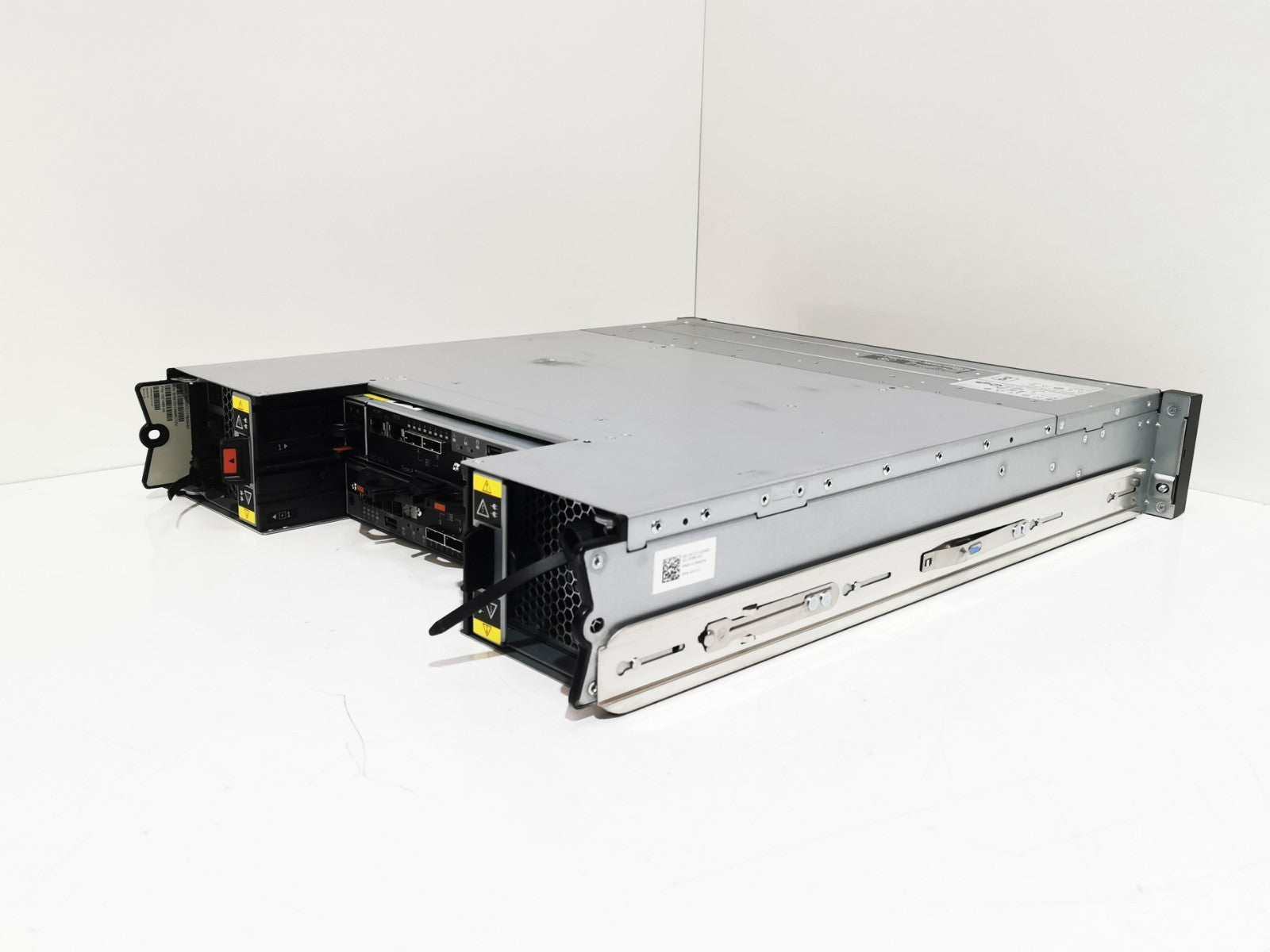 Dell Compellent SC4020 2U 24x 2.5 -  Storage Array 2x 12G-SAS4 - 16x 600GB 15k!!