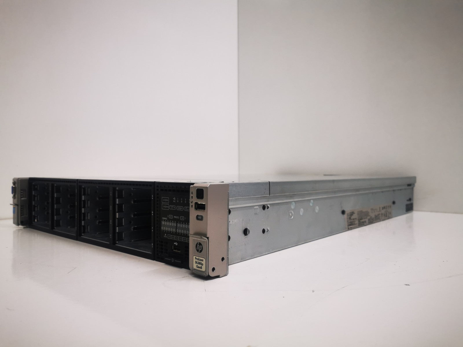 HP Proliant DL380p Gen8  -  E5-2620 @ 2.10GHz 8GB RAM 16-Bay 2U Server