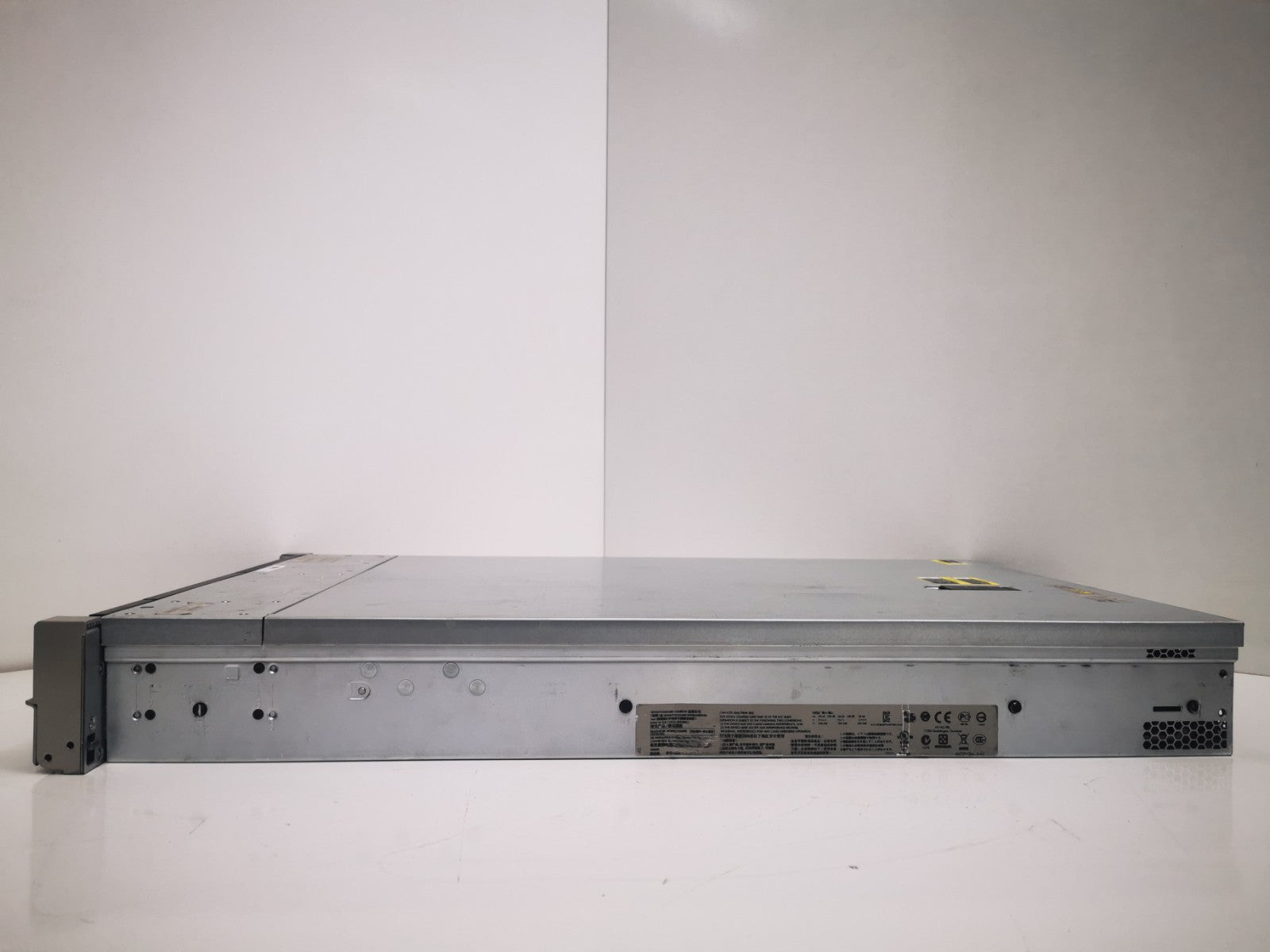 HP Proliant DL380p Gen8  -  E5-2620 @ 2.10GHz 8GB RAM 16-Bay 2U Server