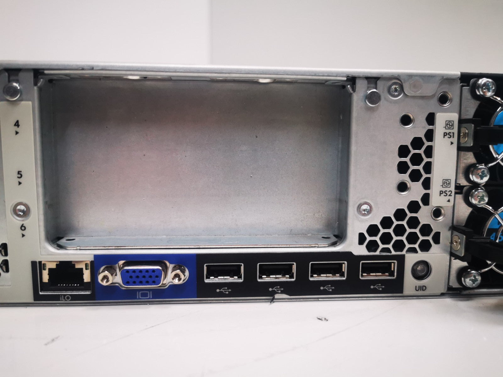 HP Proliant DL380p Gen8  -  E5-2620 @ 2.10GHz 8GB RAM 16-Bay 2U Server