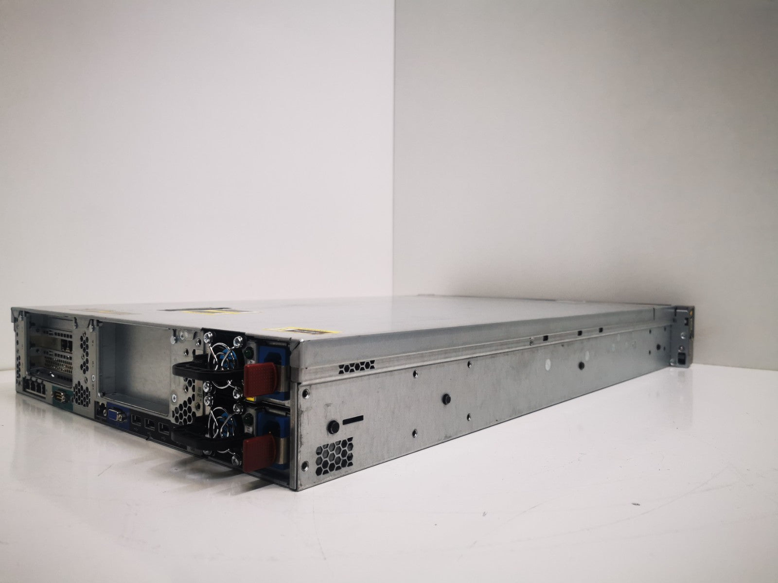 HP Proliant DL380p Gen8  -  E5-2620 @ 2.10GHz 8GB RAM 16-Bay 2U Server