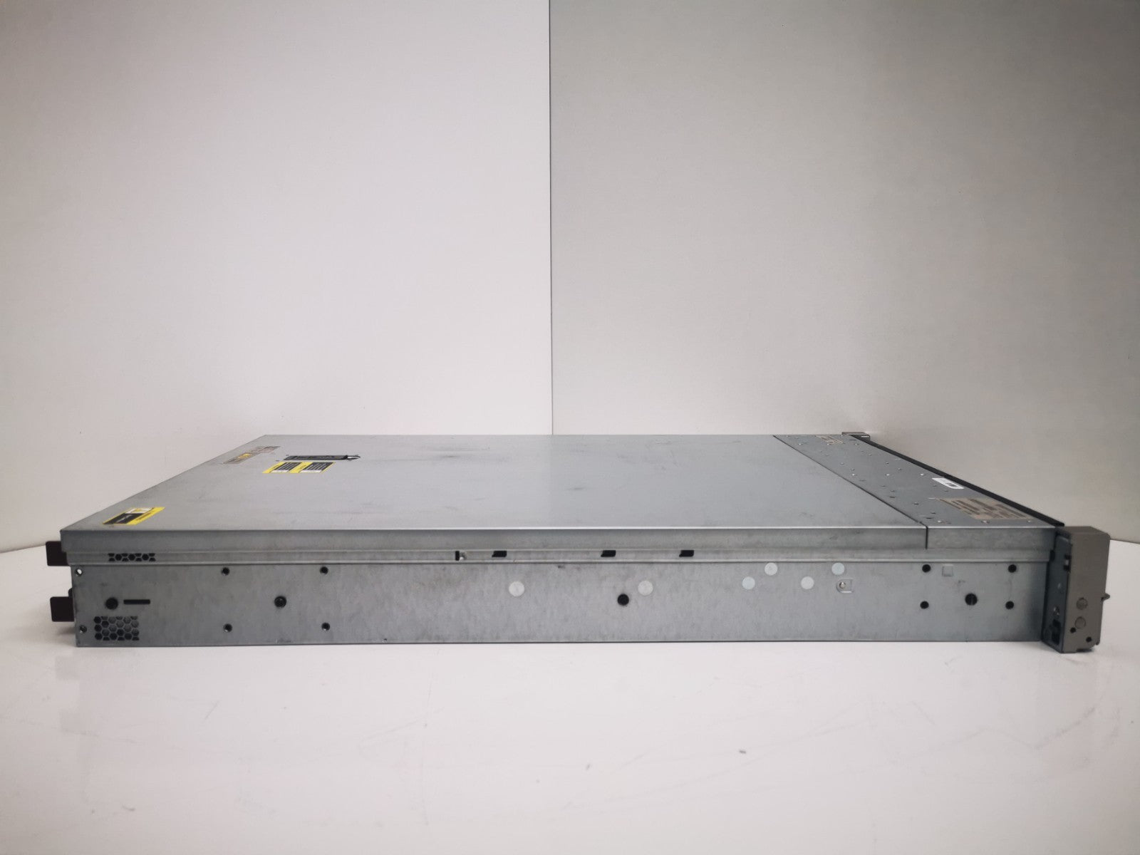 HP Proliant DL380p Gen8  -  E5-2620 @ 2.10GHz 8GB RAM 16-Bay 2U Server