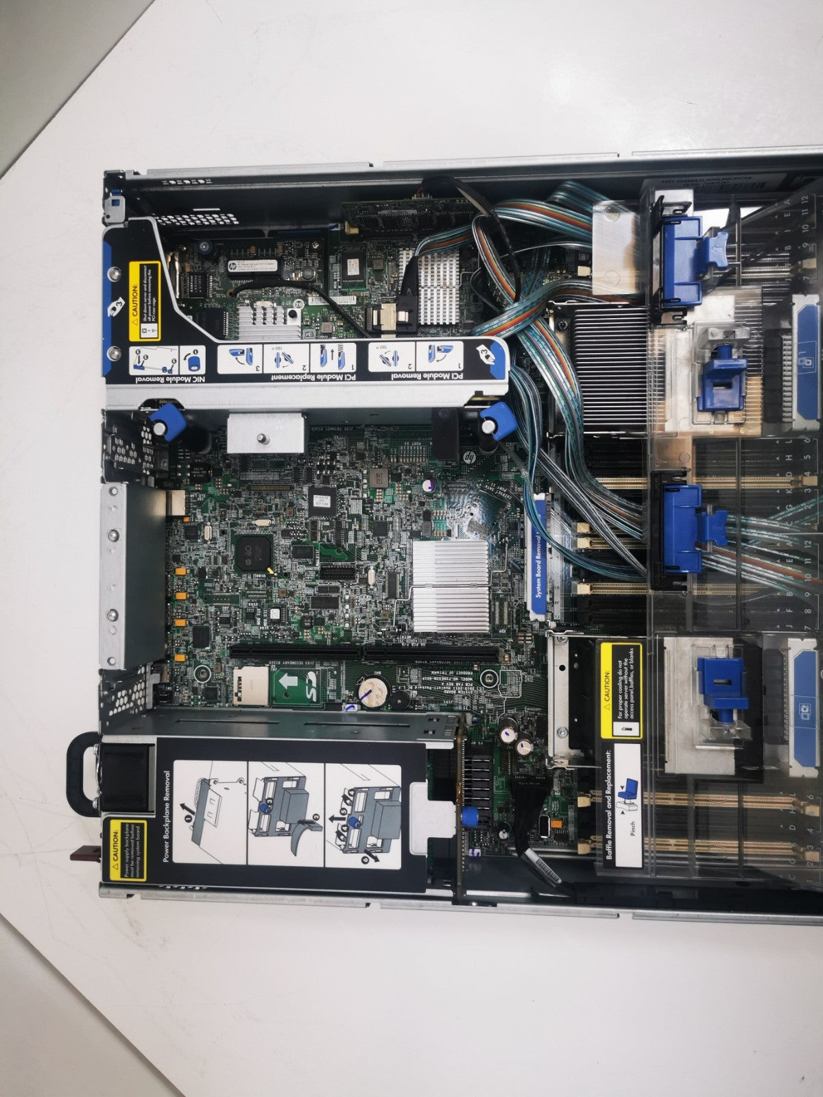 HP Proliant DL380p Gen8  -  E5-2620 @ 2.10GHz 8GB RAM 16-Bay 2U Server