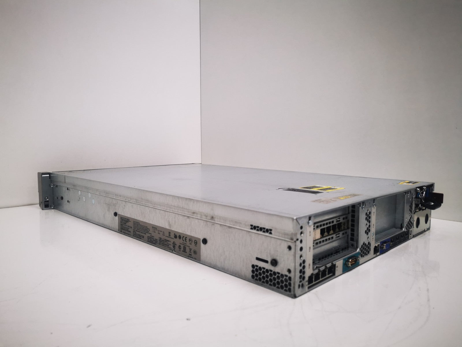 HP Proliant DL380p Gen8 2x E5-2640 @ 2.50GHz 128GB RAM 8-Bay 2U Server