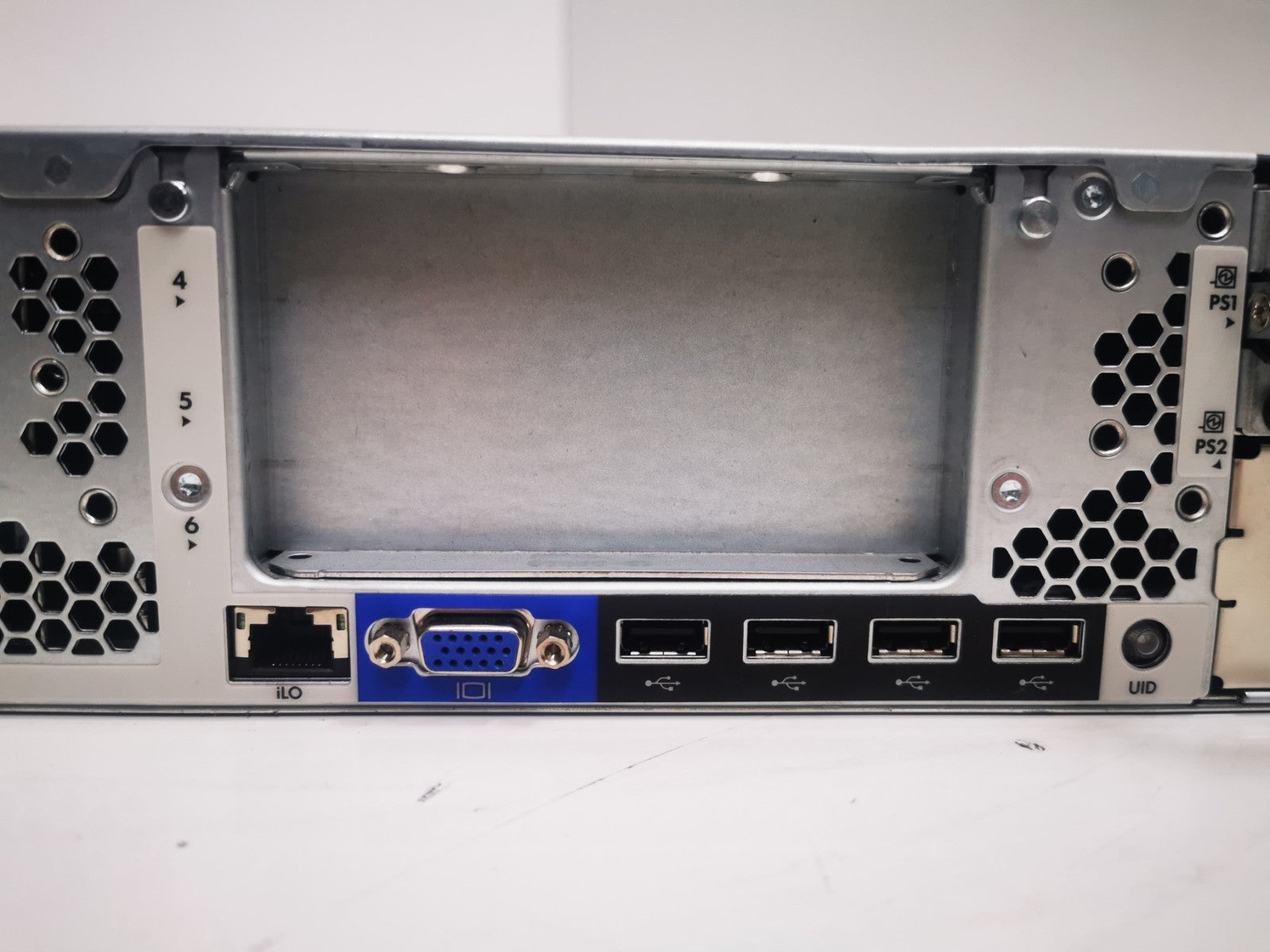 HP Proliant DL380p Gen8 2x E5-2640 @ 2.50GHz 128GB RAM 8-Bay 2U Server