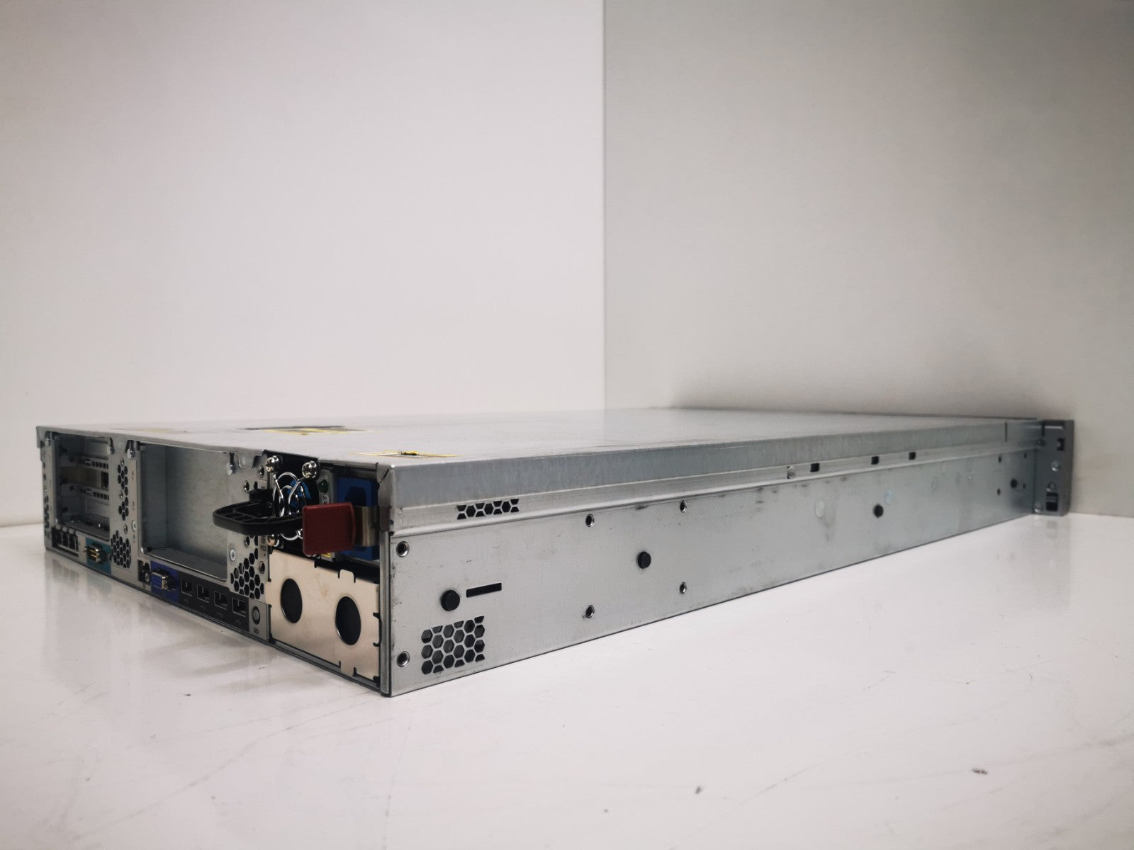 HP Proliant DL380p Gen8 2x E5-2640 @ 2.50GHz 128GB RAM 8-Bay 2U Server