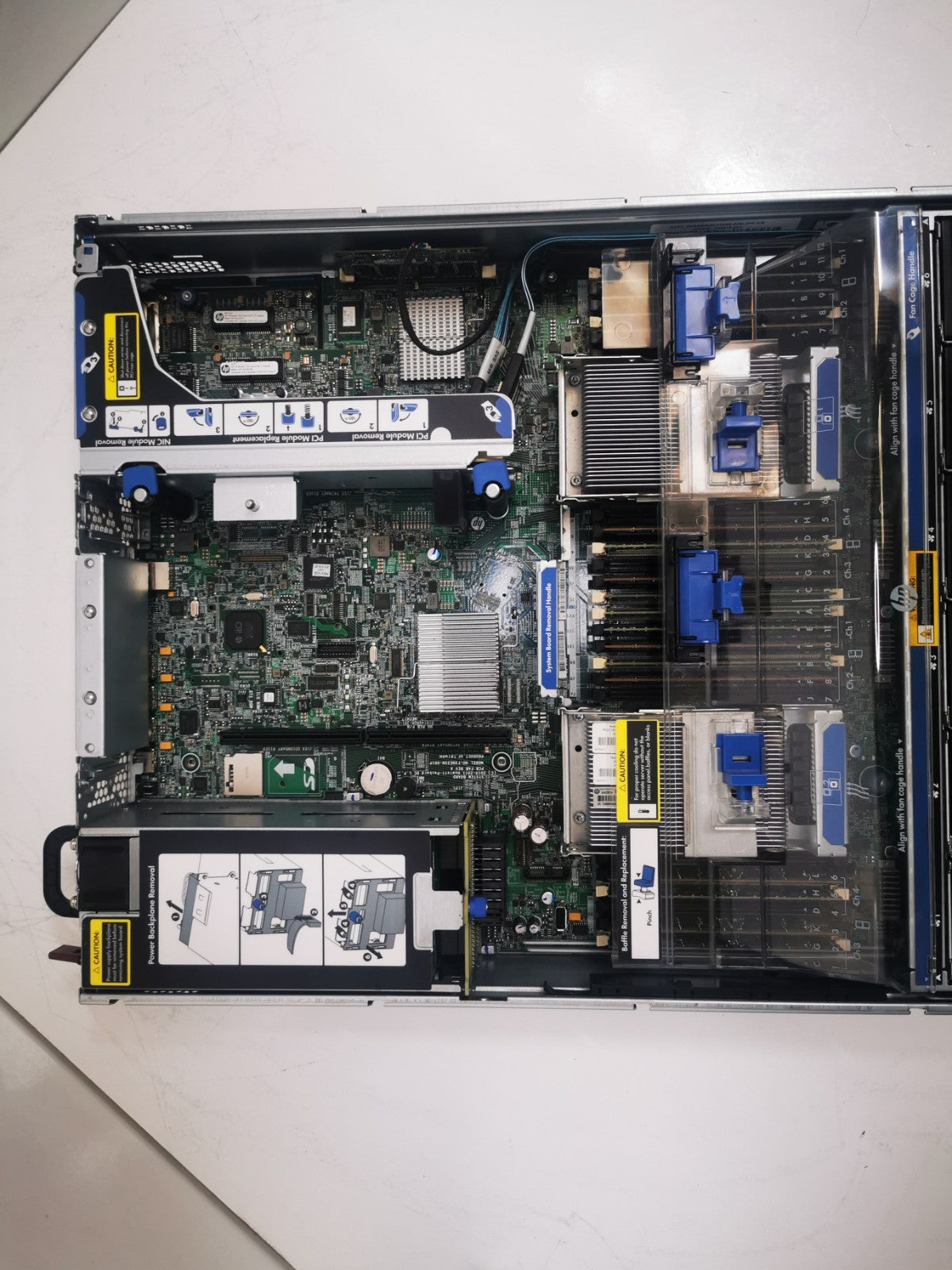 HP Proliant DL380p Gen8 2x E5-2640 @ 2.50GHz 128GB RAM 8-Bay 2U Server