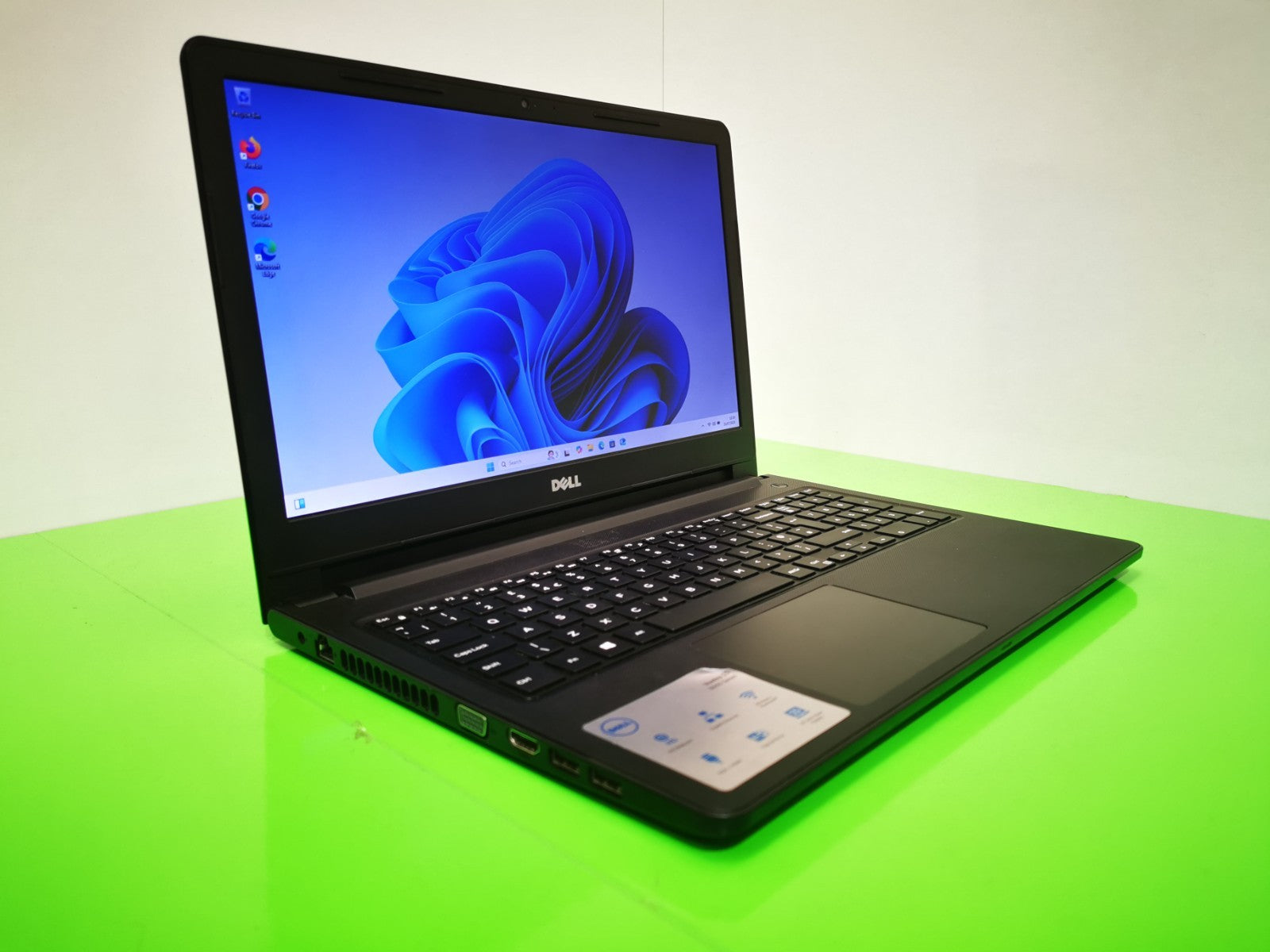 Dell Vostro 15-3568 15.6" Laptop - 7th Gen i5 / 8GB RAM / 256GB SSD / Win 11 Pro