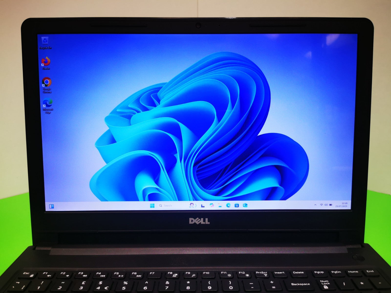 Dell Vostro 15-3568 15.6" Laptop - 7th Gen i5 / 8GB RAM / 256GB SSD / Win 11 Pro