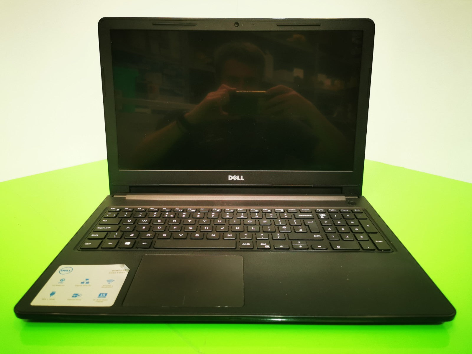 Dell Vostro 15-3568 15.6" Laptop - 7th Gen i5 / 8GB RAM / 256GB SSD / Win 11 Pro