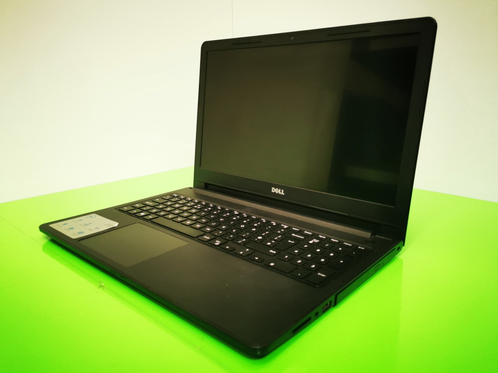 Dell Vostro 15-3568 15.6" Laptop - 7th Gen i5 / 8GB RAM / 256GB SSD / Win 11 Pro