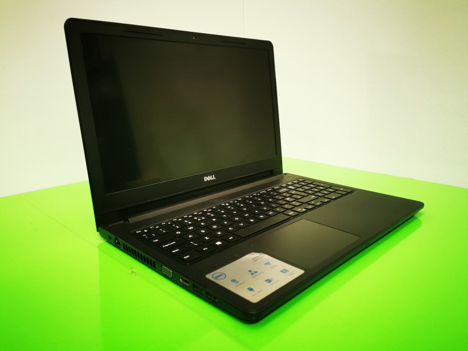 Dell Vostro 15-3568 15.6" Laptop - 7th Gen i5 / 8GB RAM / 256GB SSD / Win 11 Pro