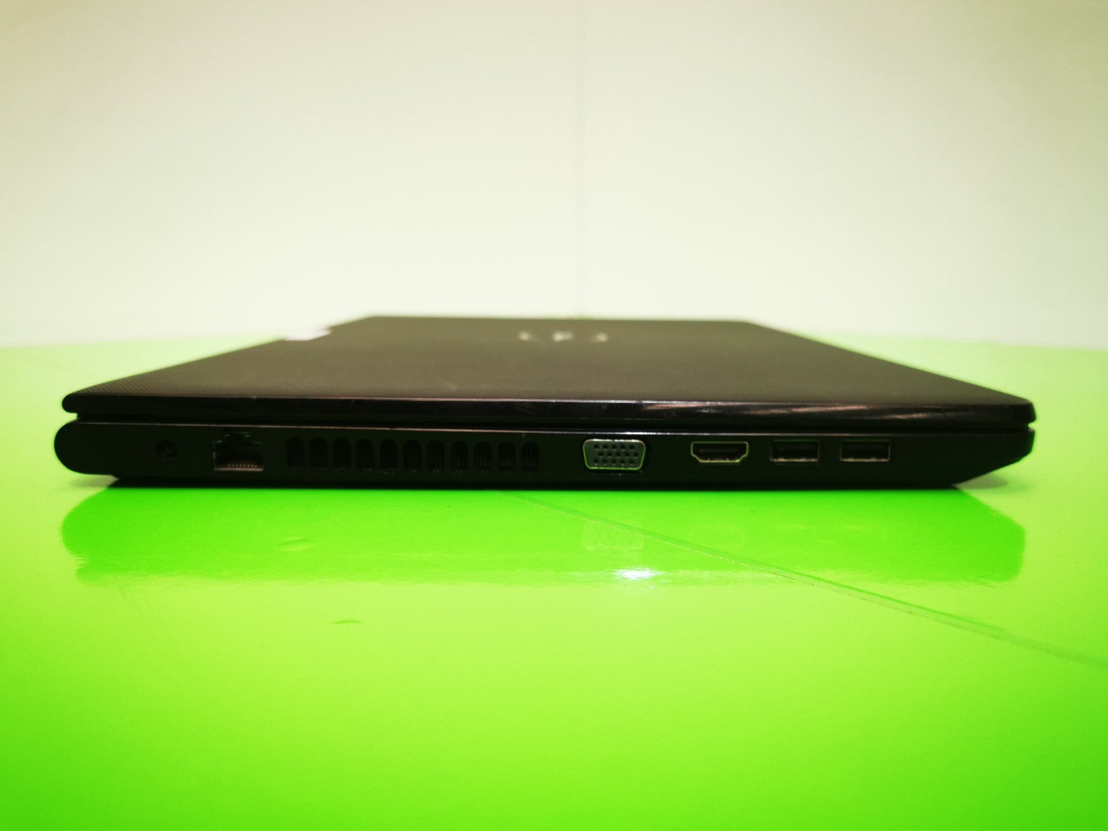 Dell Vostro 15-3568 15.6" Laptop - 7th Gen i5 / 8GB RAM / 256GB SSD / Win 11 Pro