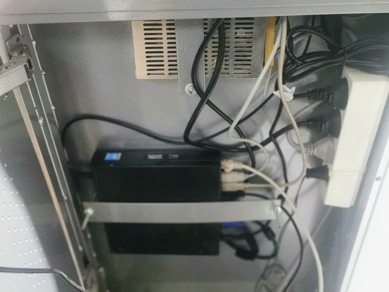 Floor standing PC Terminal Touch screen - Windows 11 with Receipt printer