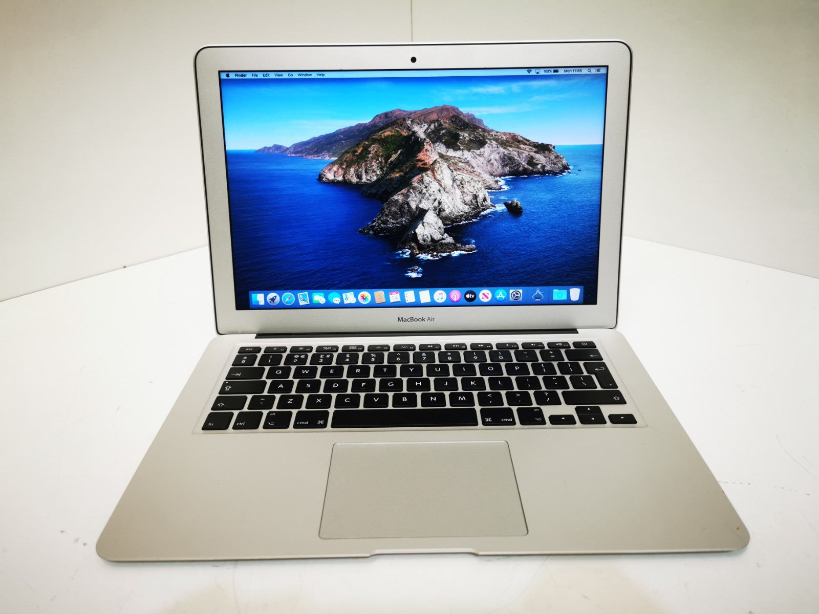 Apple MacBook Air (Early 2014) - Intel i5 / 4GB RAM / 128GB SSD / MacOS Catalina