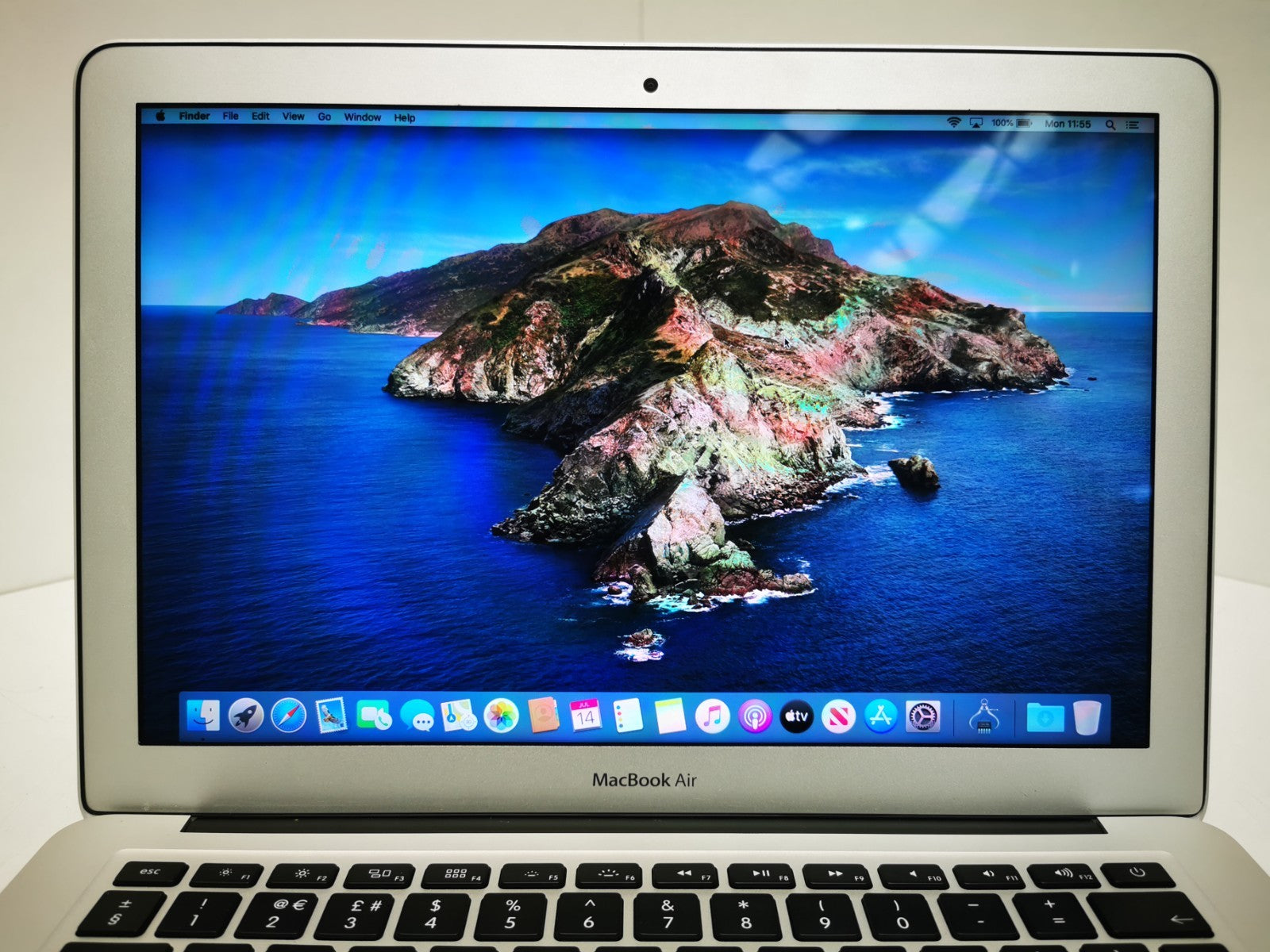 Apple MacBook Air (Early 2014) - Intel i5 / 4GB RAM / 128GB SSD / MacOS Catalina